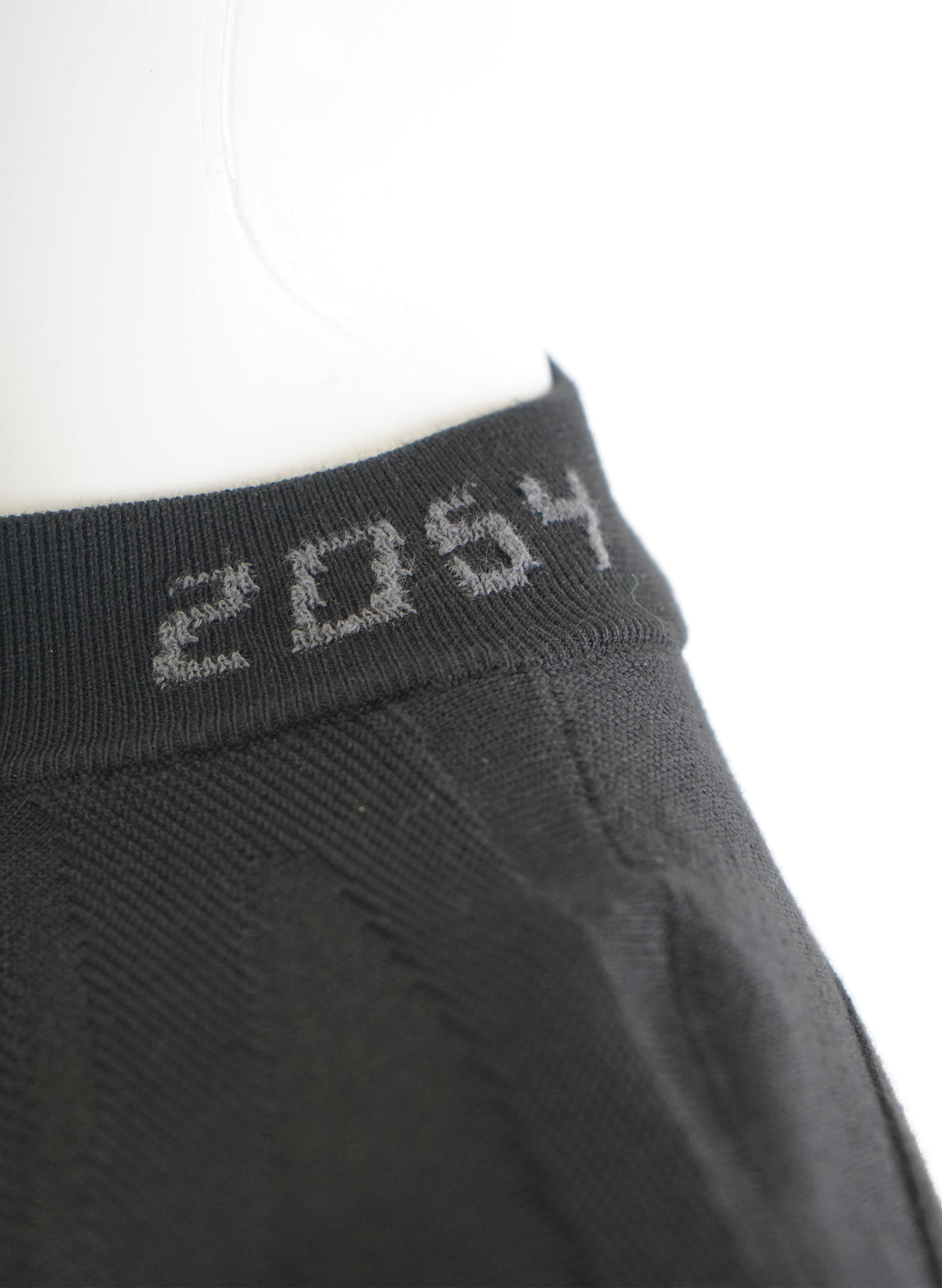 Pull Louis Vuitton printemps/été 2022 à col logo