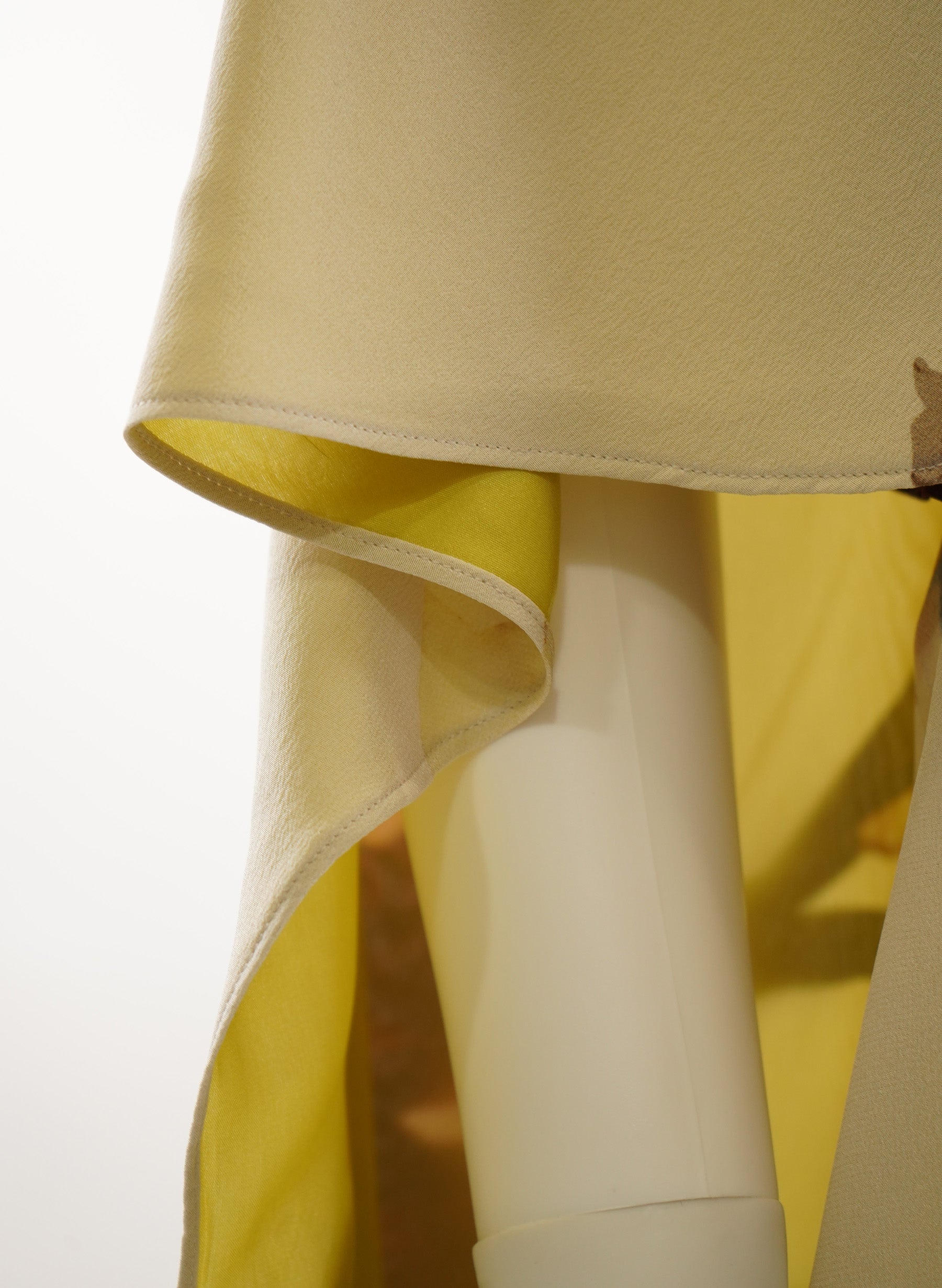 Robe Valentino à effet cape et imprimé floral