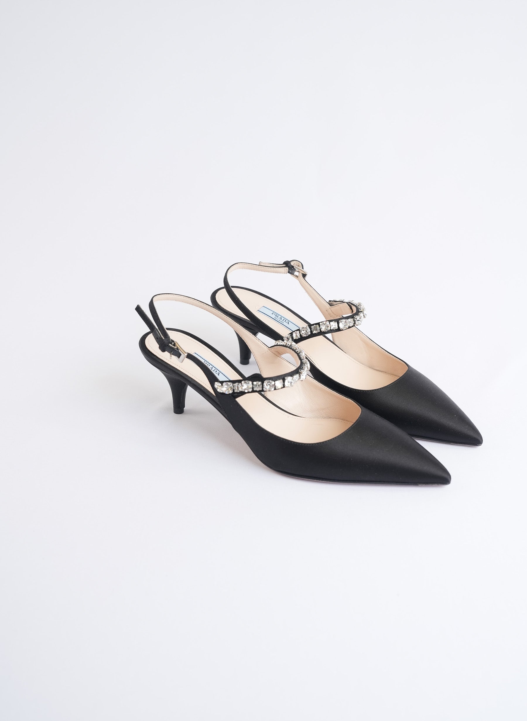 Escarpins Prada ornés de cristaux