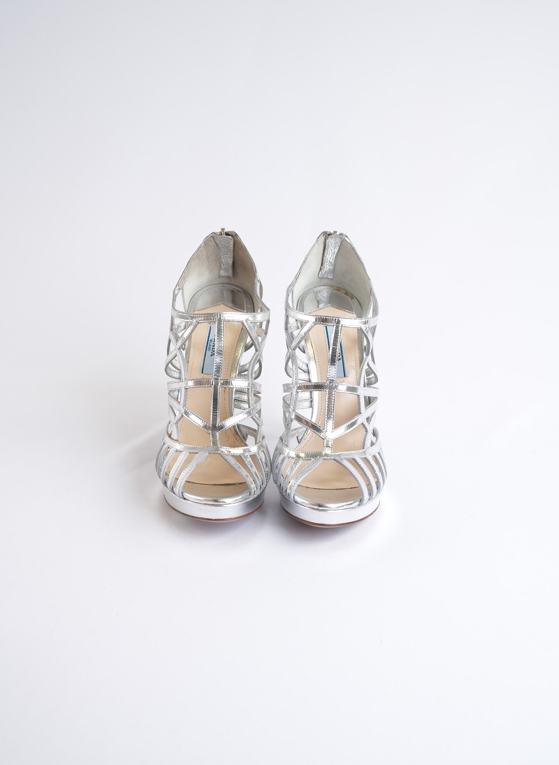 Escarpins Prada en cuir verni argenté