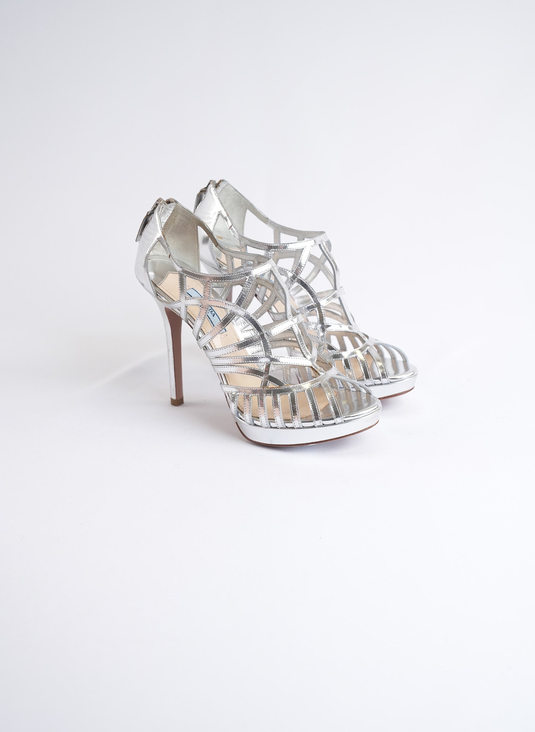 Escarpins Prada en cuir verni argenté