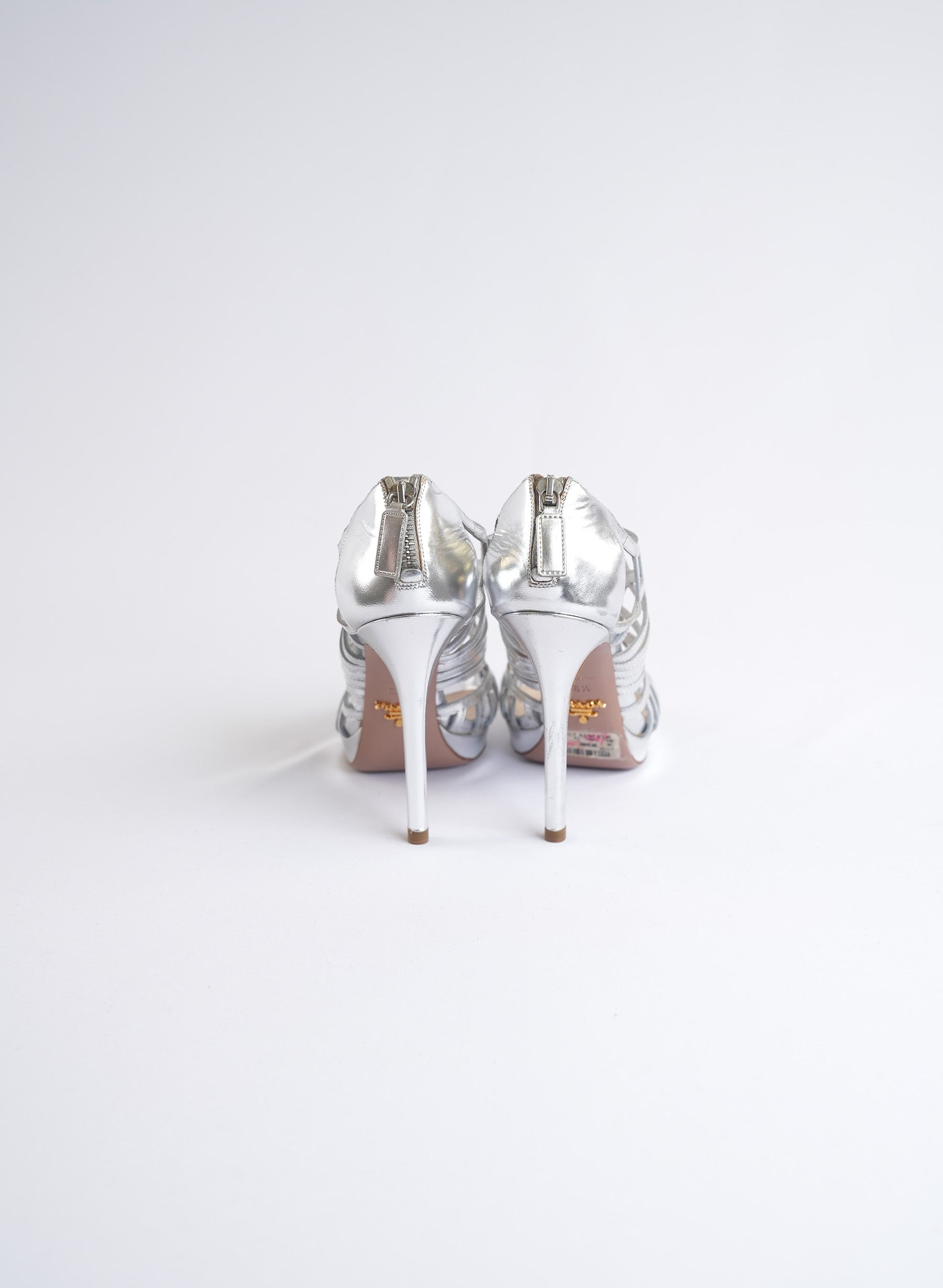 Escarpins Prada en cuir verni argenté