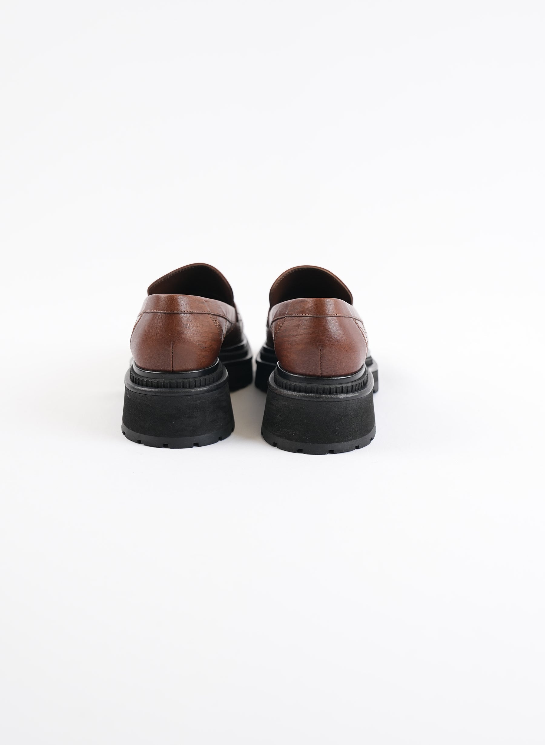 Mocassins Chanel en cuir de veau matelassé à logo CC entrelacé