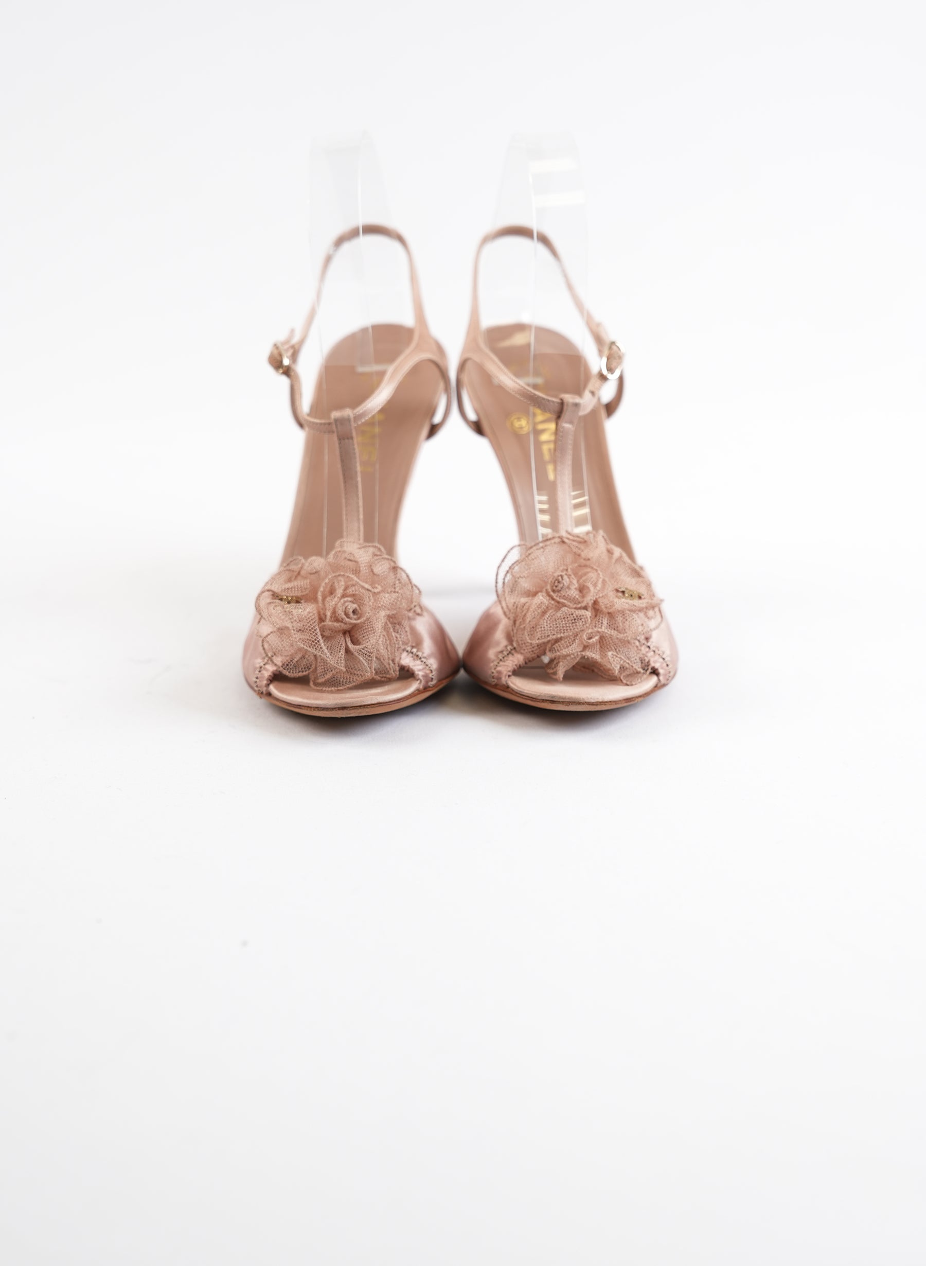 Sandales Chanel roses en satin à bout ouvert et bride arrière