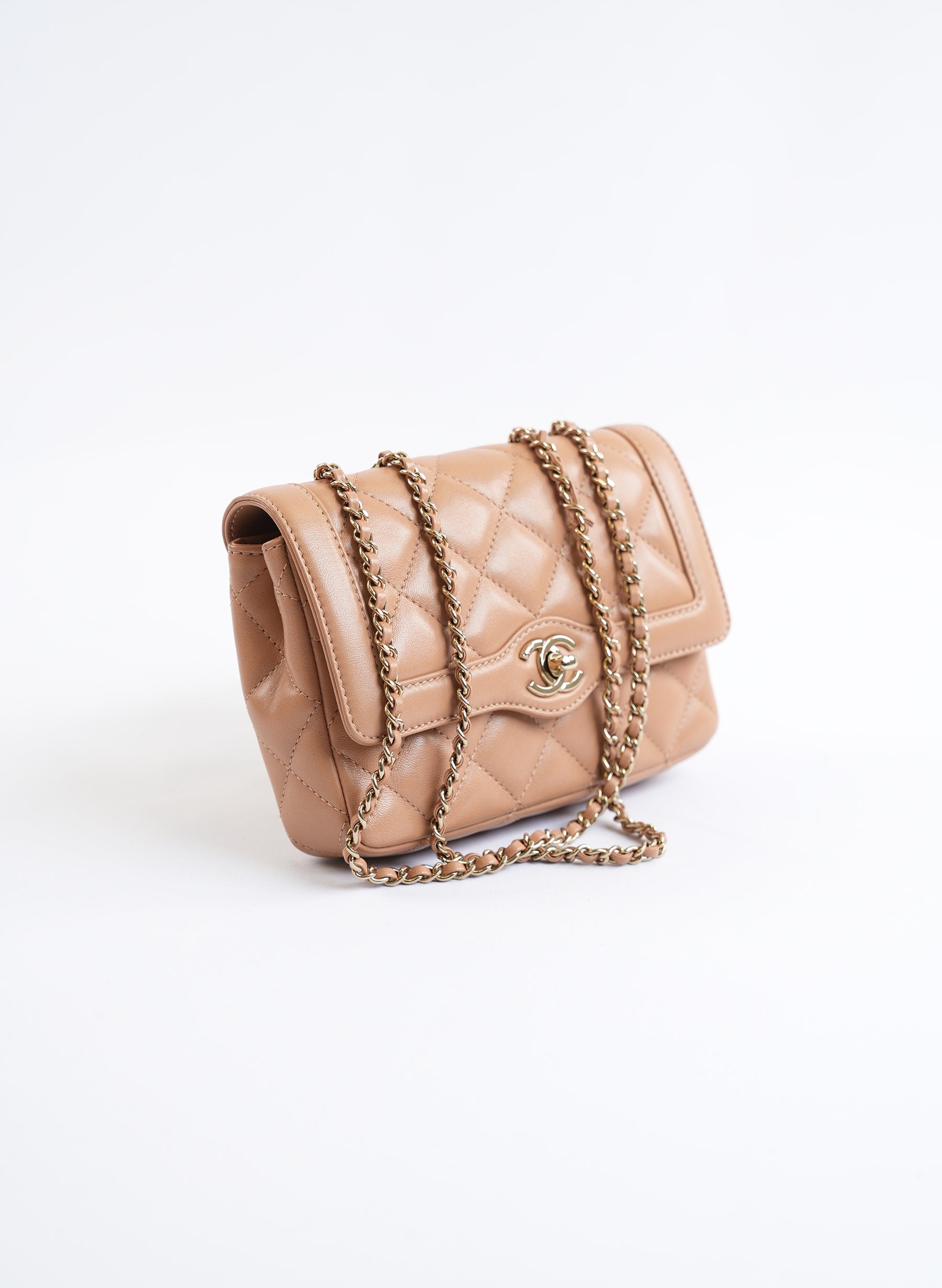 Sac à rabat matelassé Chanel en cuir de veau