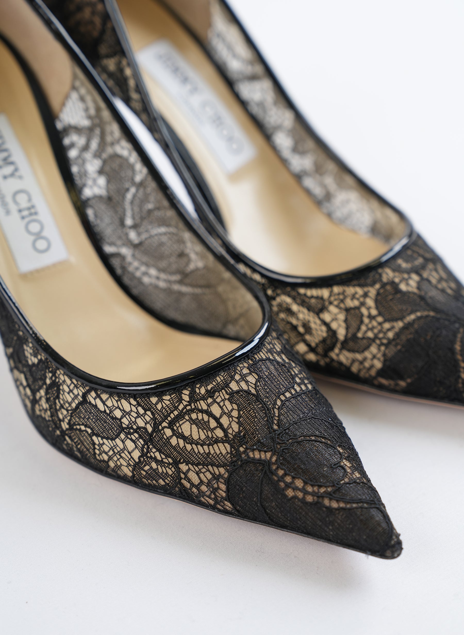 Escarpins Jimmy Choo noirs à bout pointu en dentelle