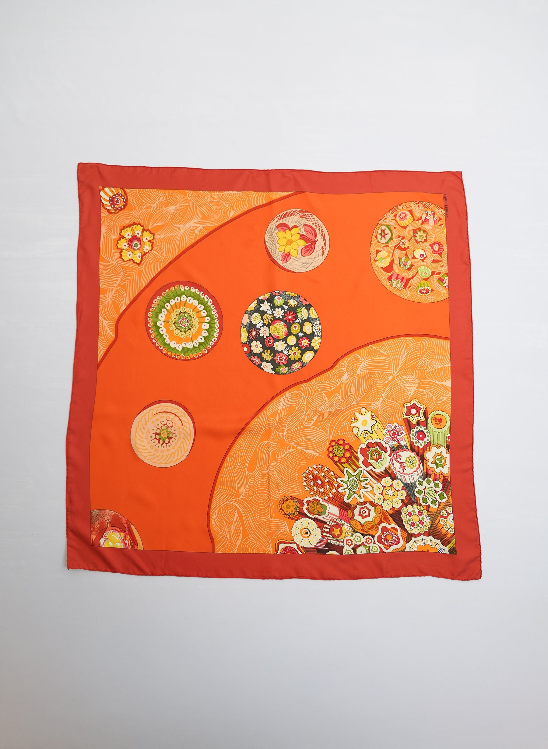 Foulard en soie Hermès Sulfure et presse-papier