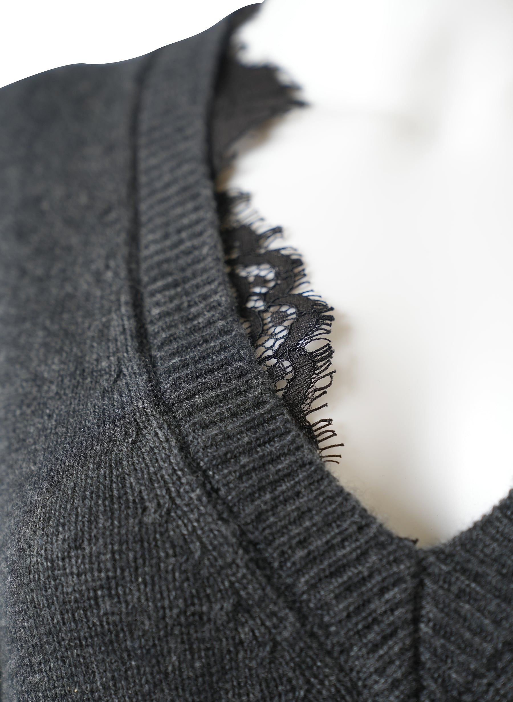 Robe pull à bordure en dentelle Elisa de Brochu Walker