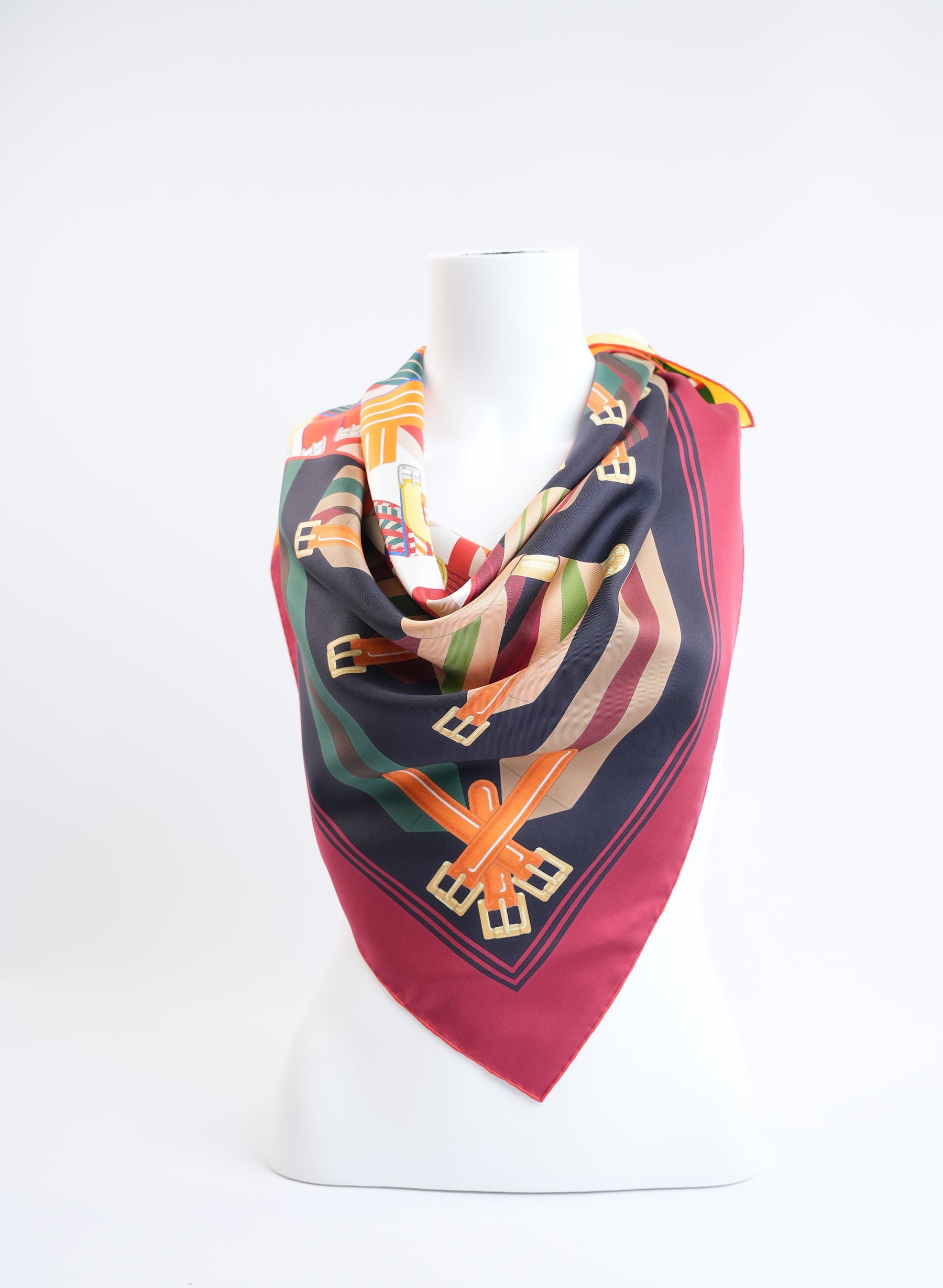 Foulard en soie Hermès à double bandoulière multicolore