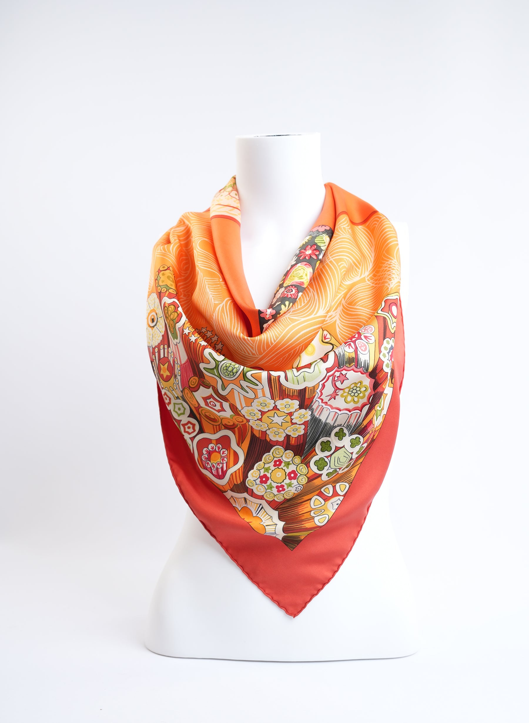Foulard en soie Hermès Sulfure et presse-papier
