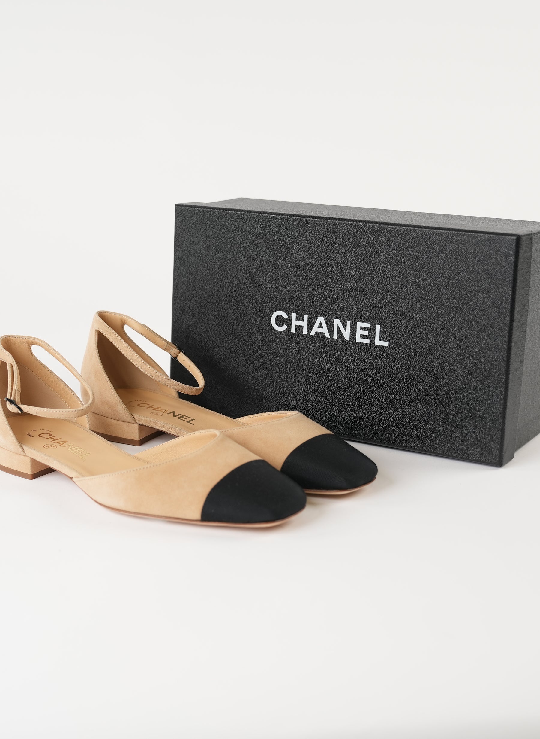 Ballerines Chanel D'Orsay en daim à motif colorblock