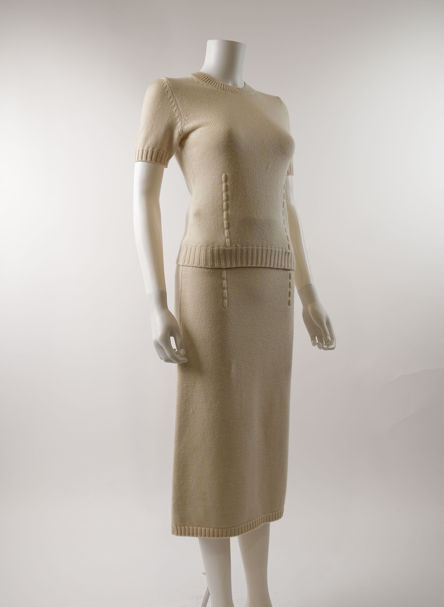 Ensemble Fendi en cachemire, pull à manches courtes et jupe