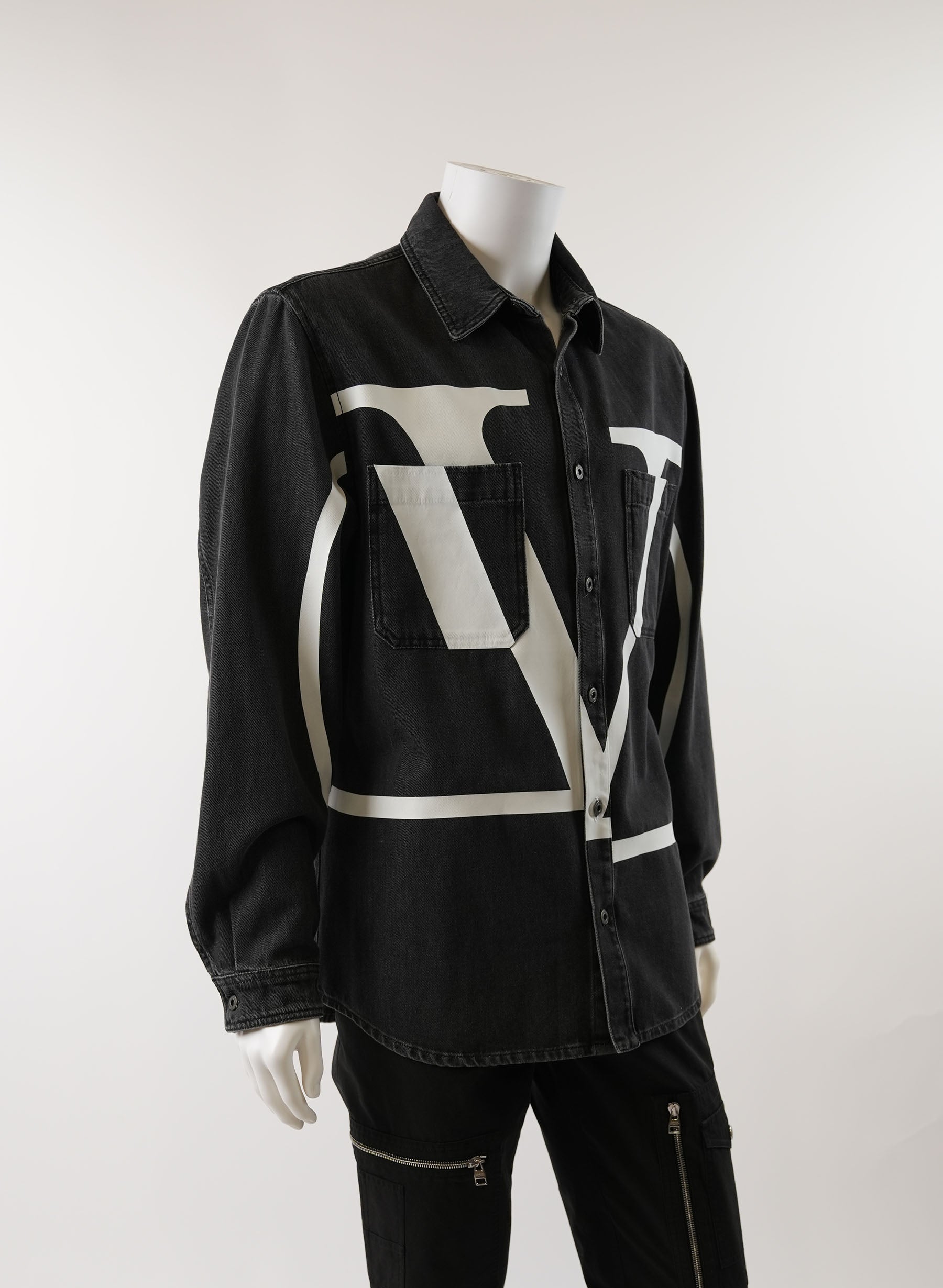 Veste chemise en jean Valentino à grand logo V