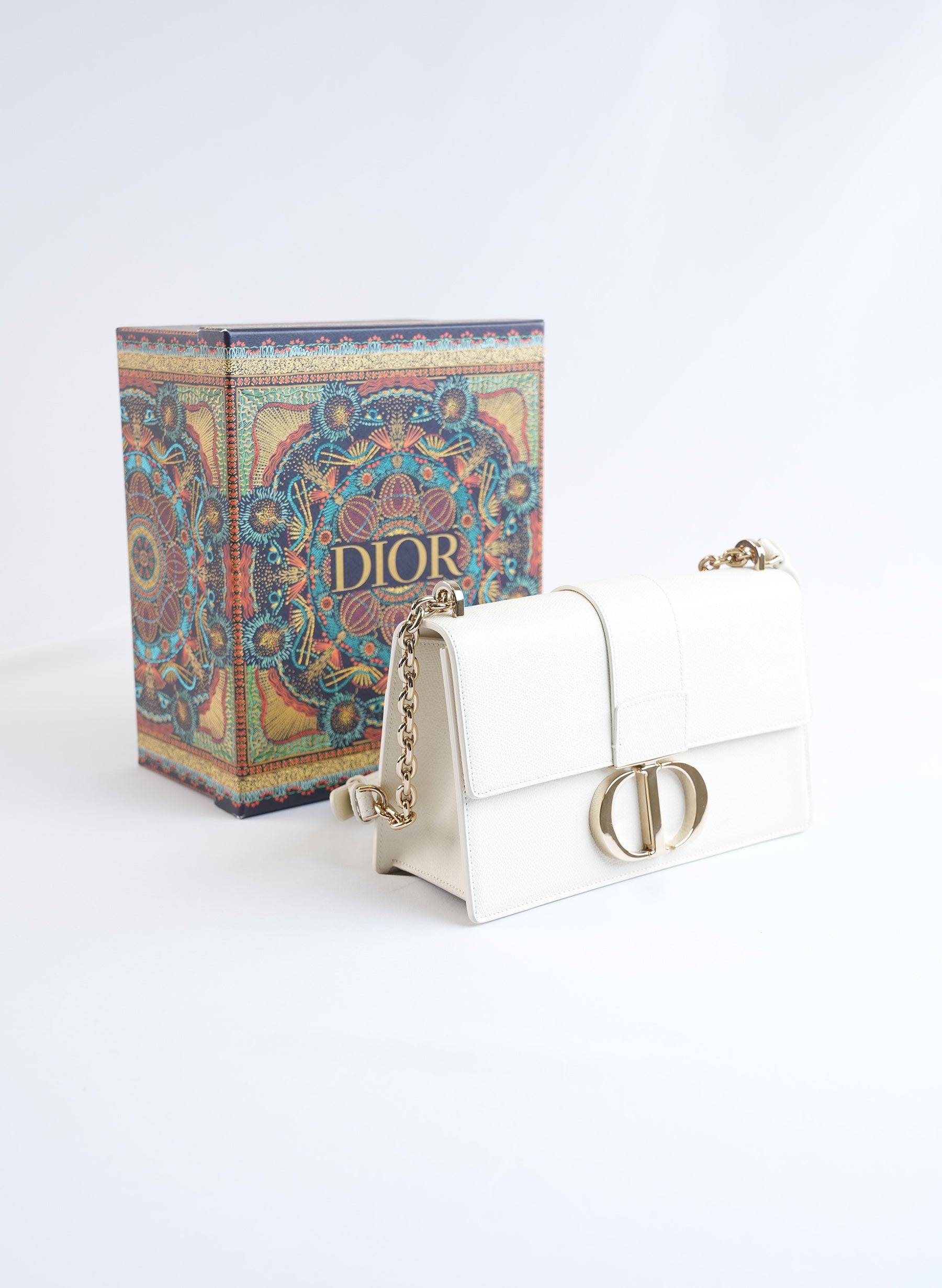 Sac Christian Dior 30 Montaigne en cuir de veau couleur Latte Box