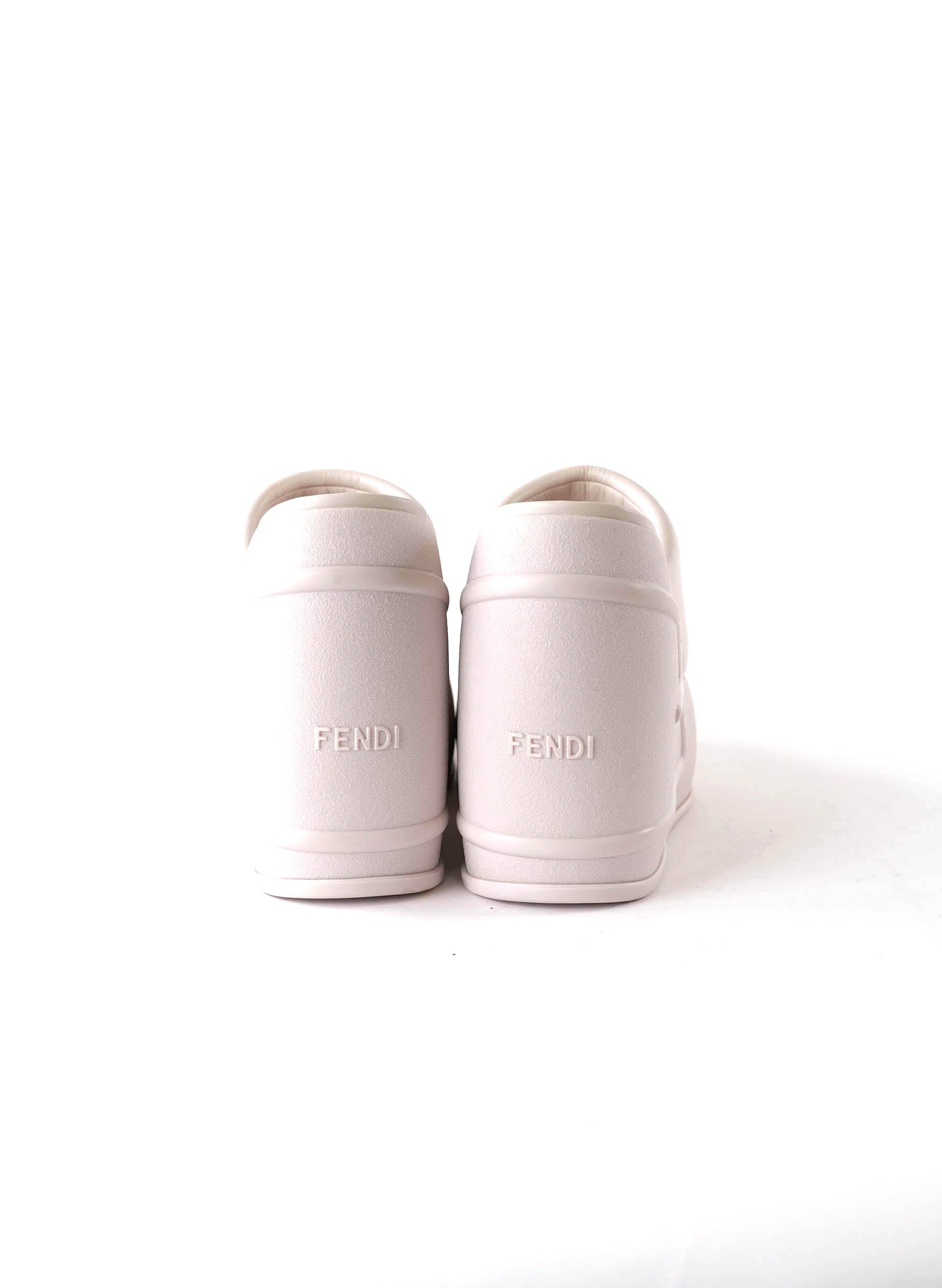 Sandales compensées en cuir Fendi couleur crème, pointure 40