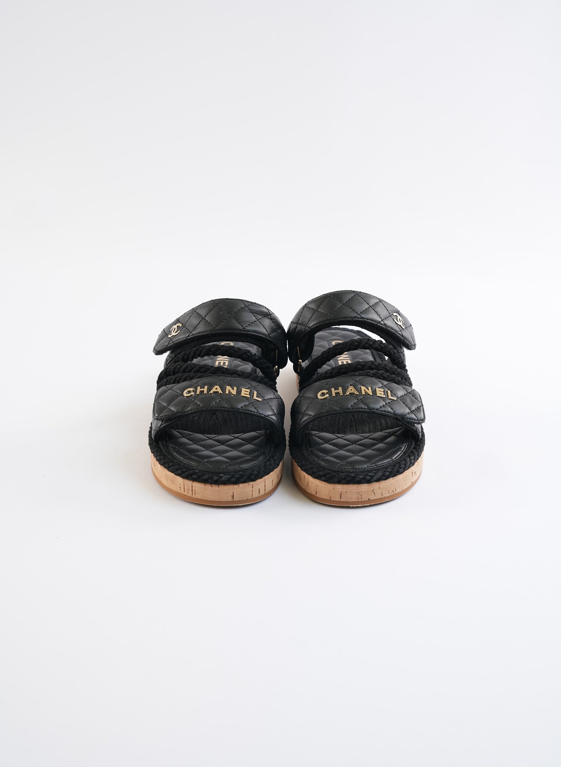 Sandales Chanel en cuir matelassé et corde