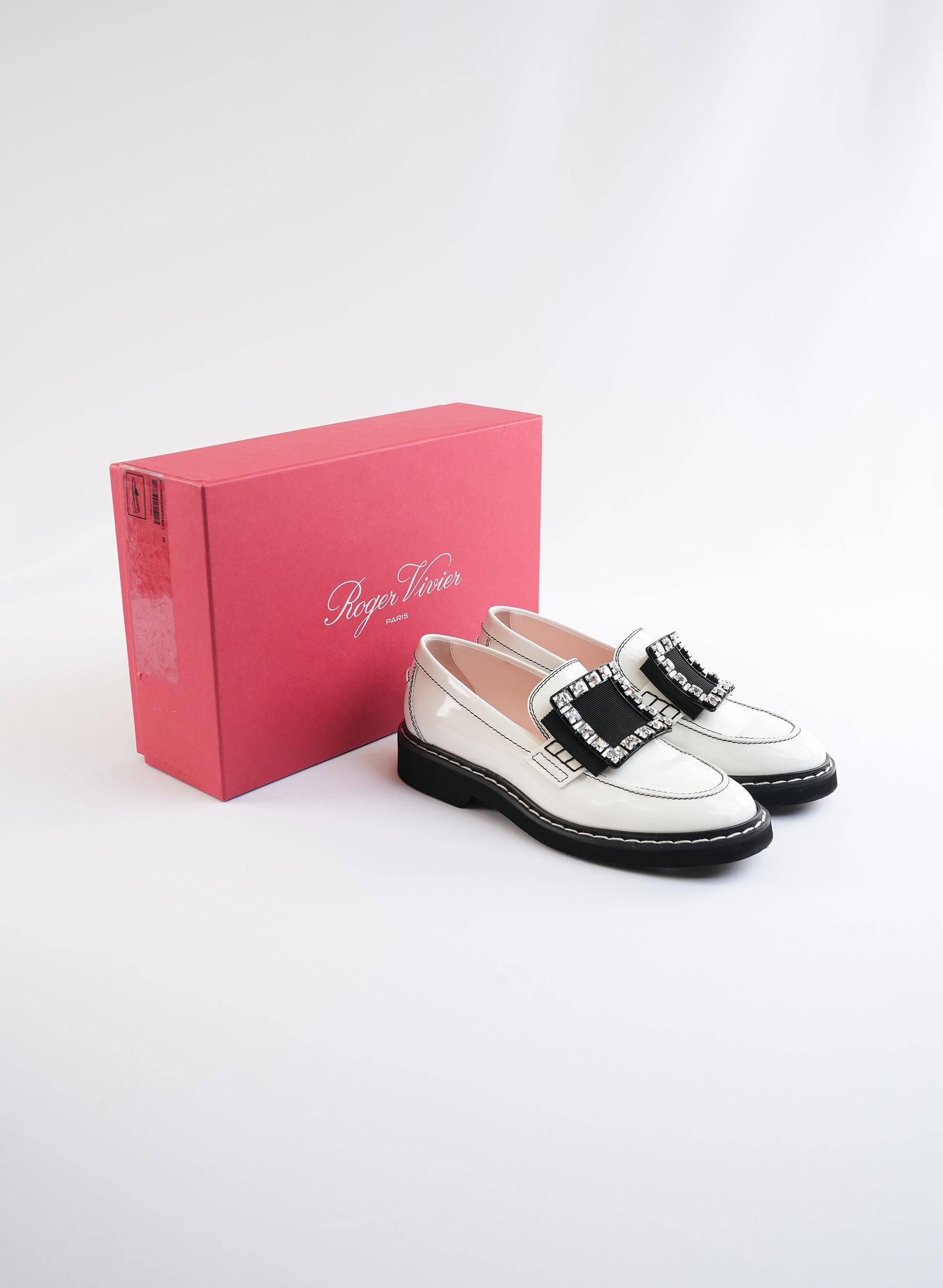 Mocassins Roger Viver blancs vernis à boucle cristal