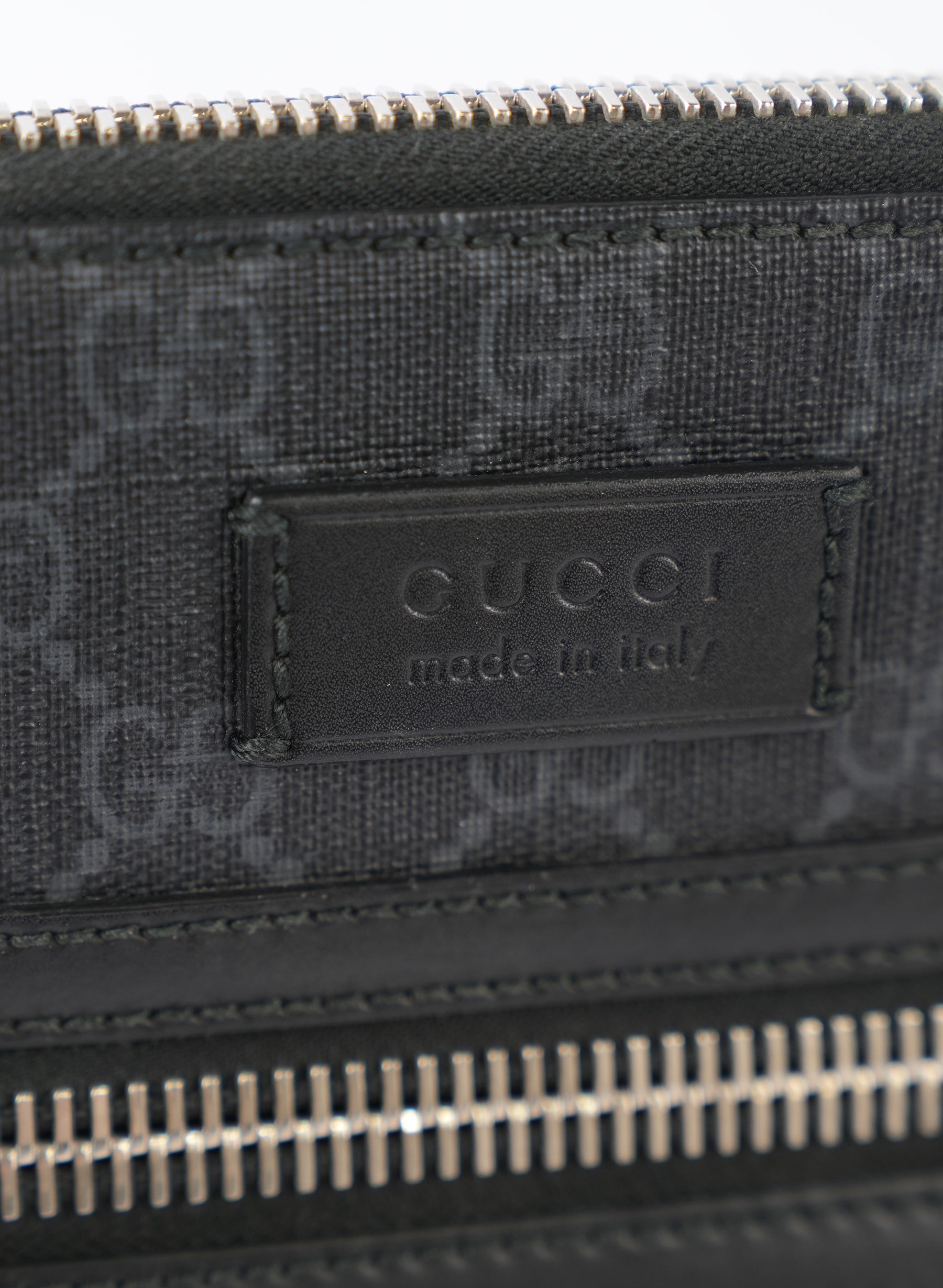 Sac messager plat Gucci GG Supreme Monogram Web petit format