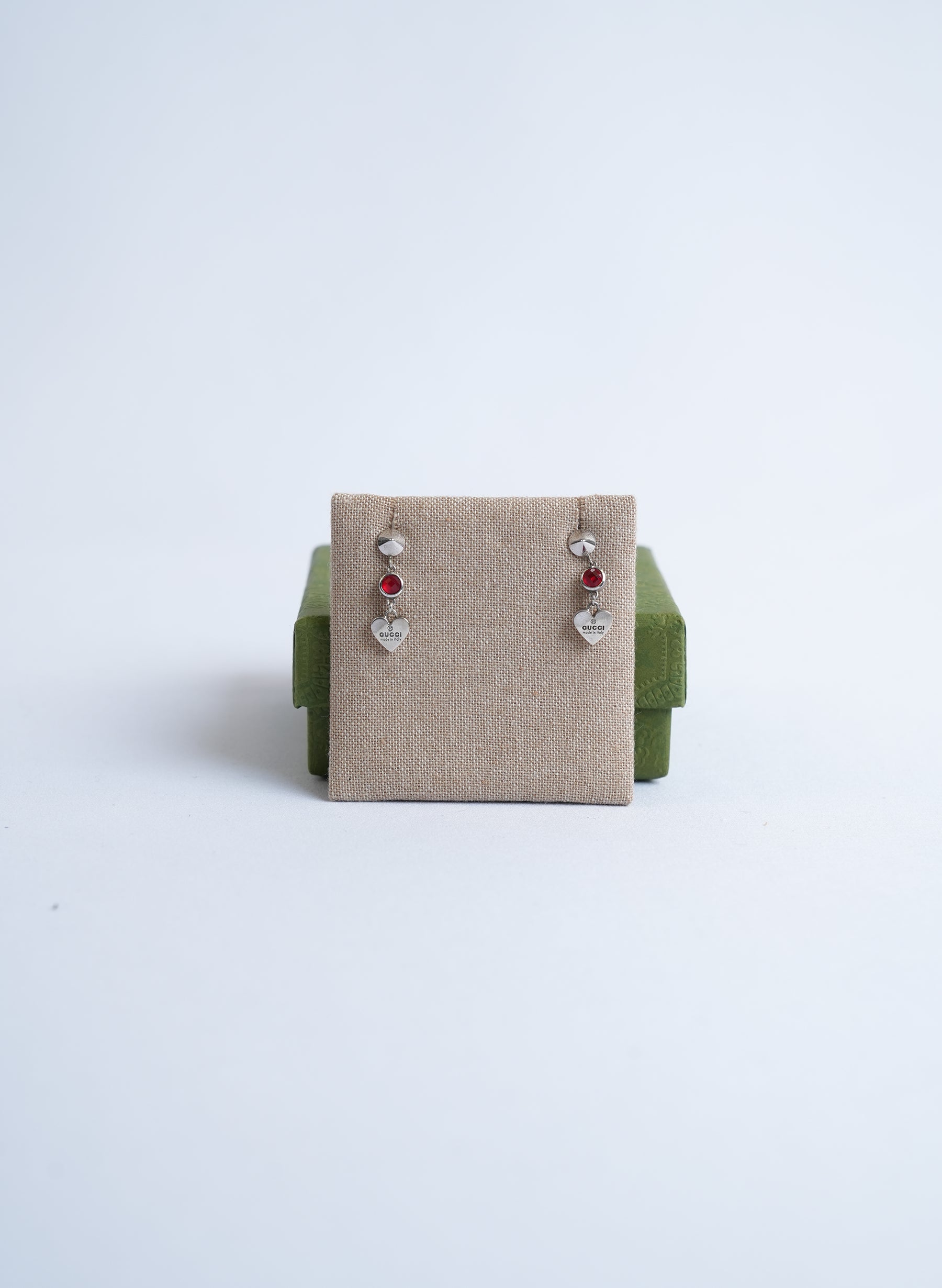 Boucles d'oreilles Gucci rouges en forme de cœur