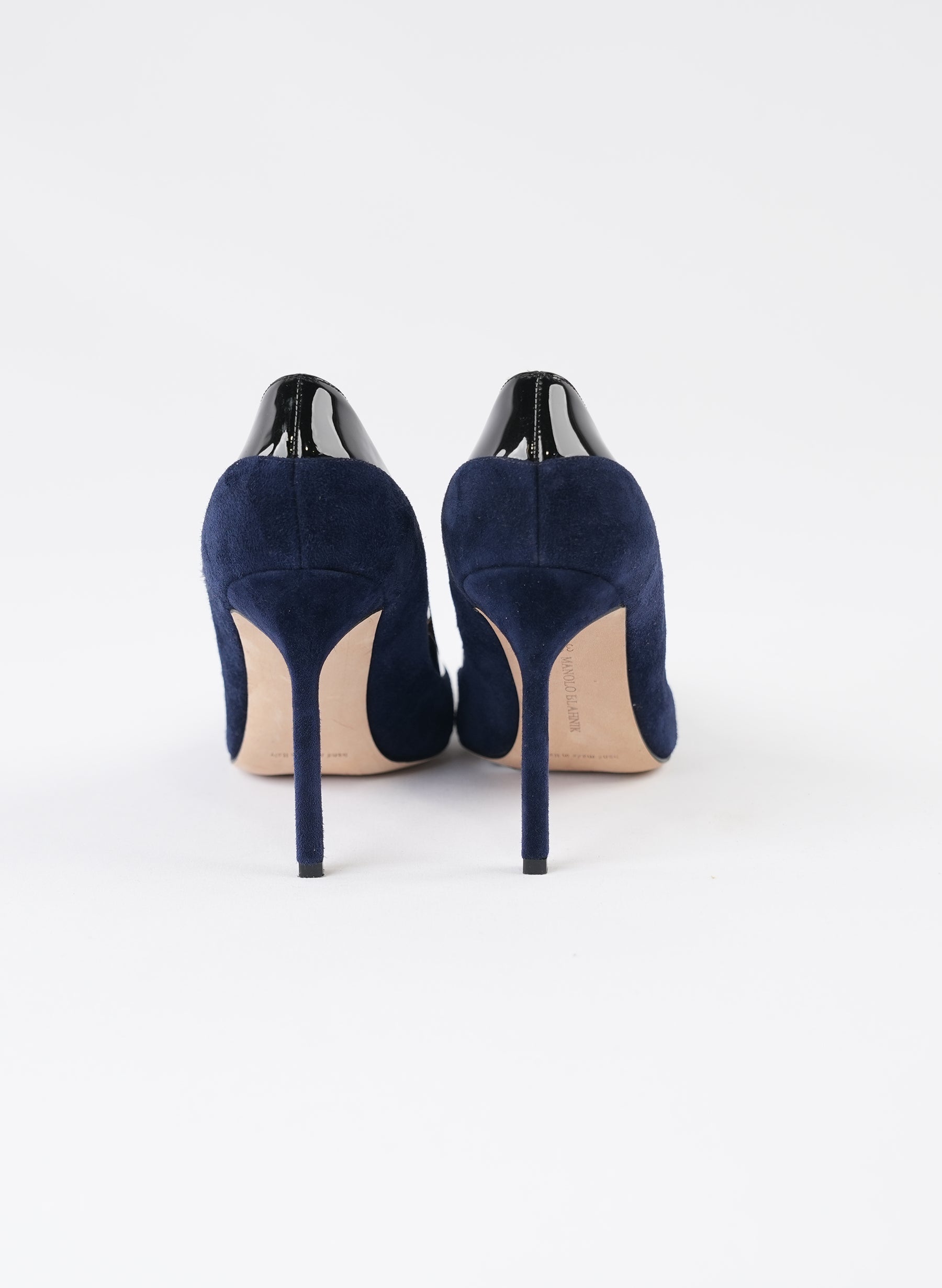 Escarpins Manolo Blahnik en daim bleu marine à bout pointu