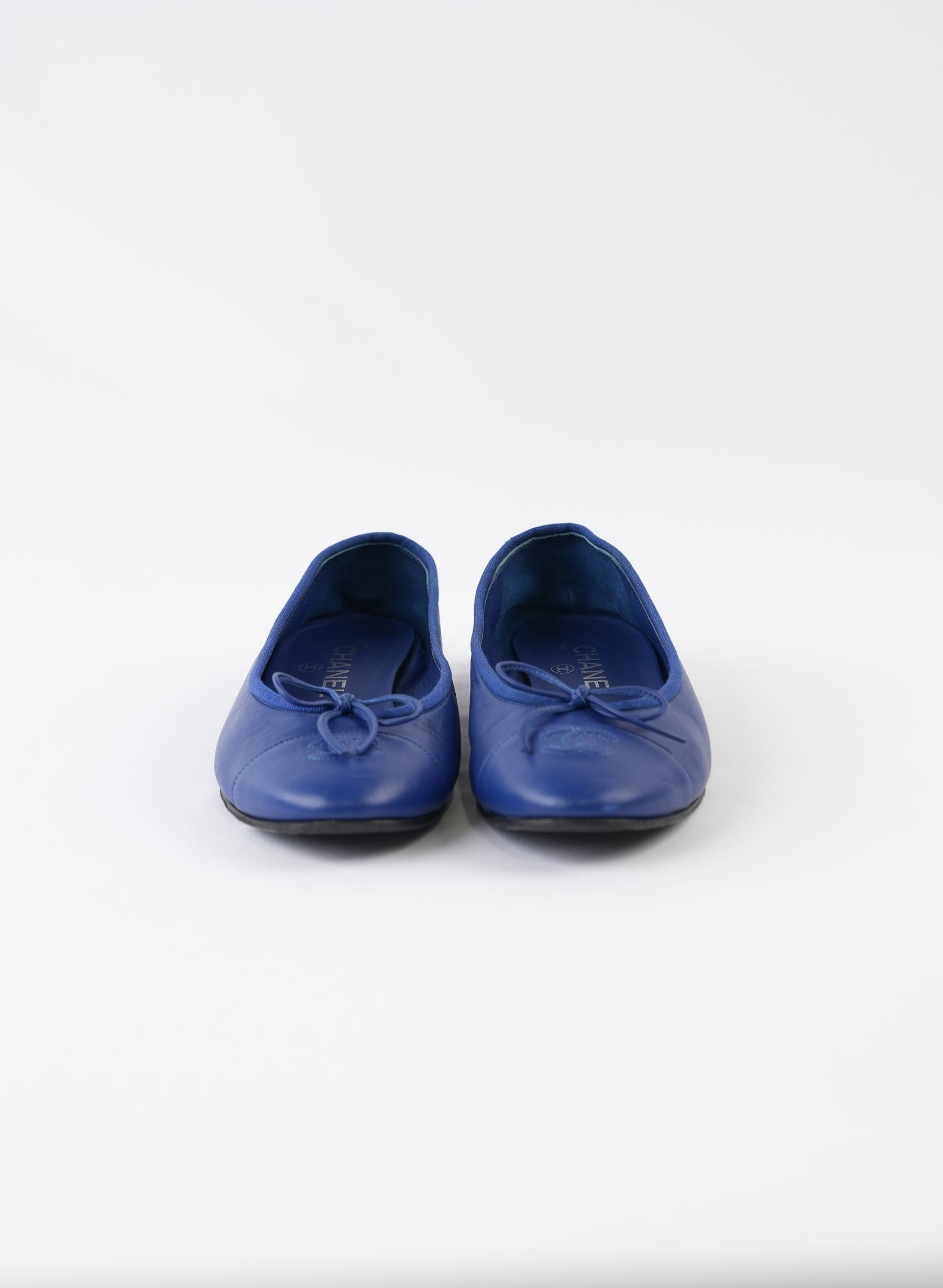 Ballerines Chanel en cuir bleu avec nœud CC