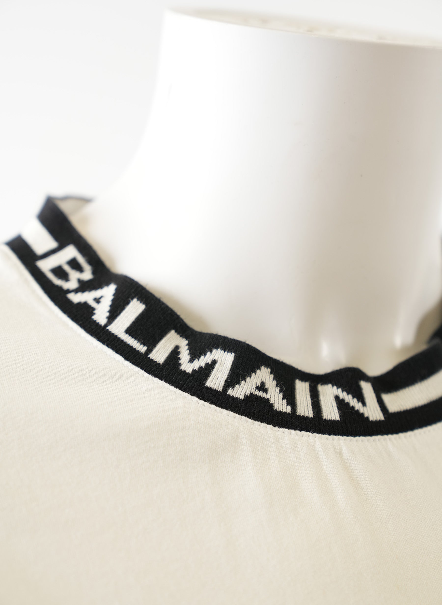 T-shirt blanc à col imprimé Balmain