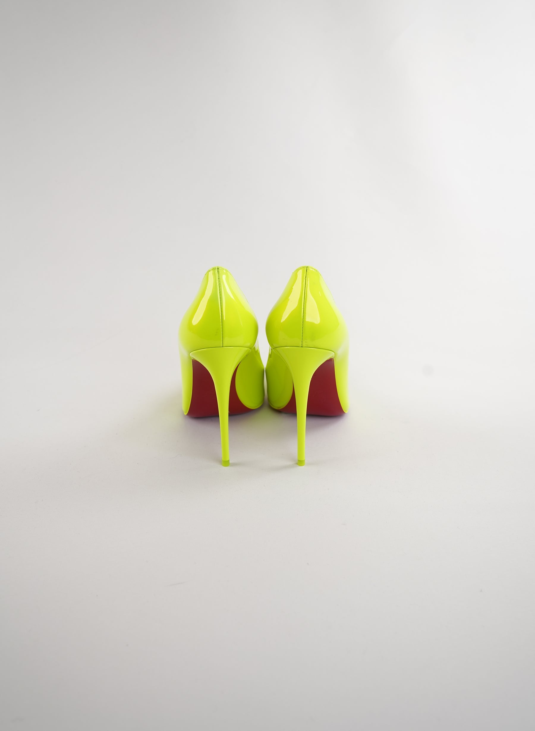 Escarpins Christian Louboutin Kate 100 en cuir verni néon