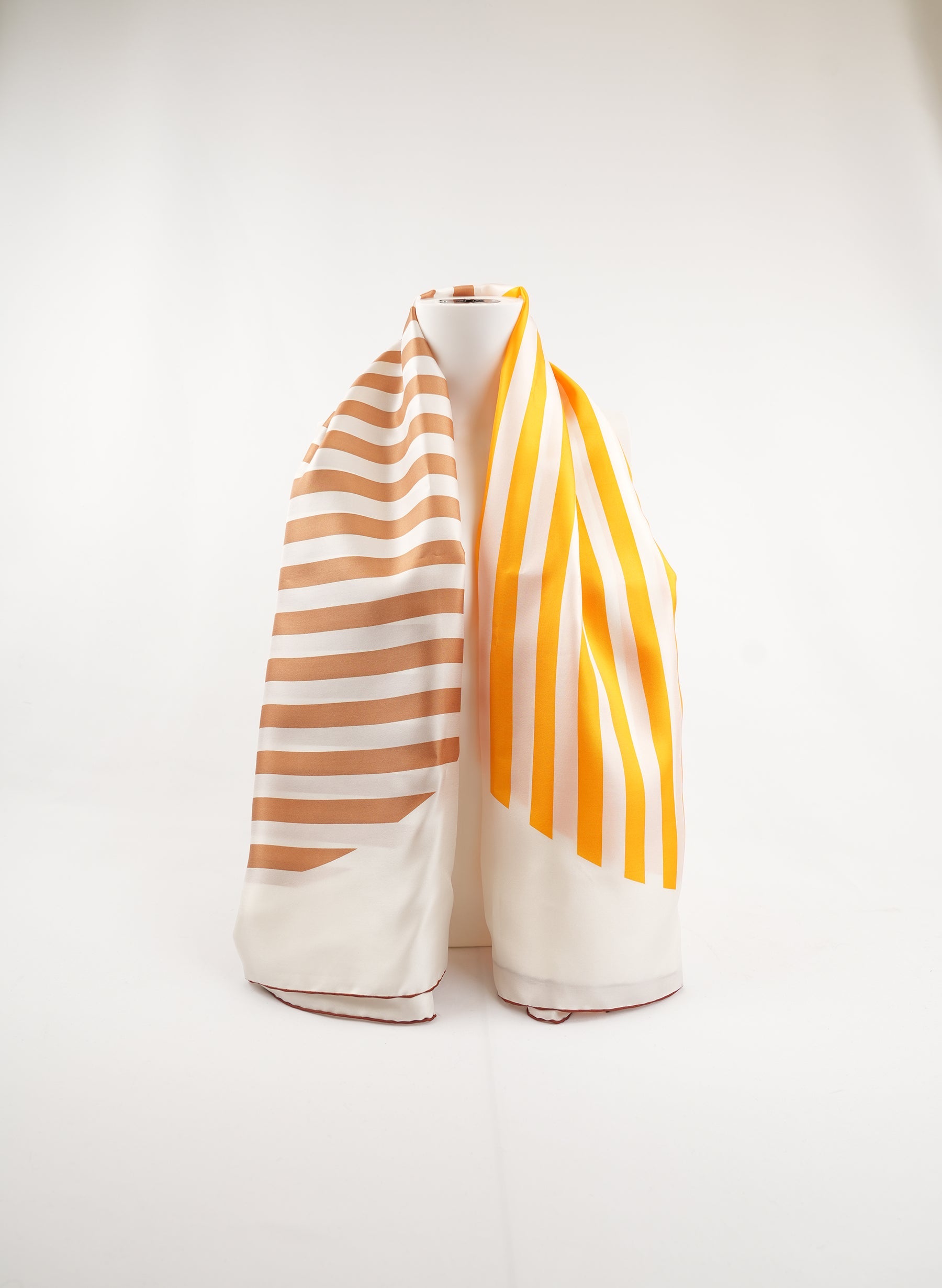 Foulard en soie imprimée Hermès