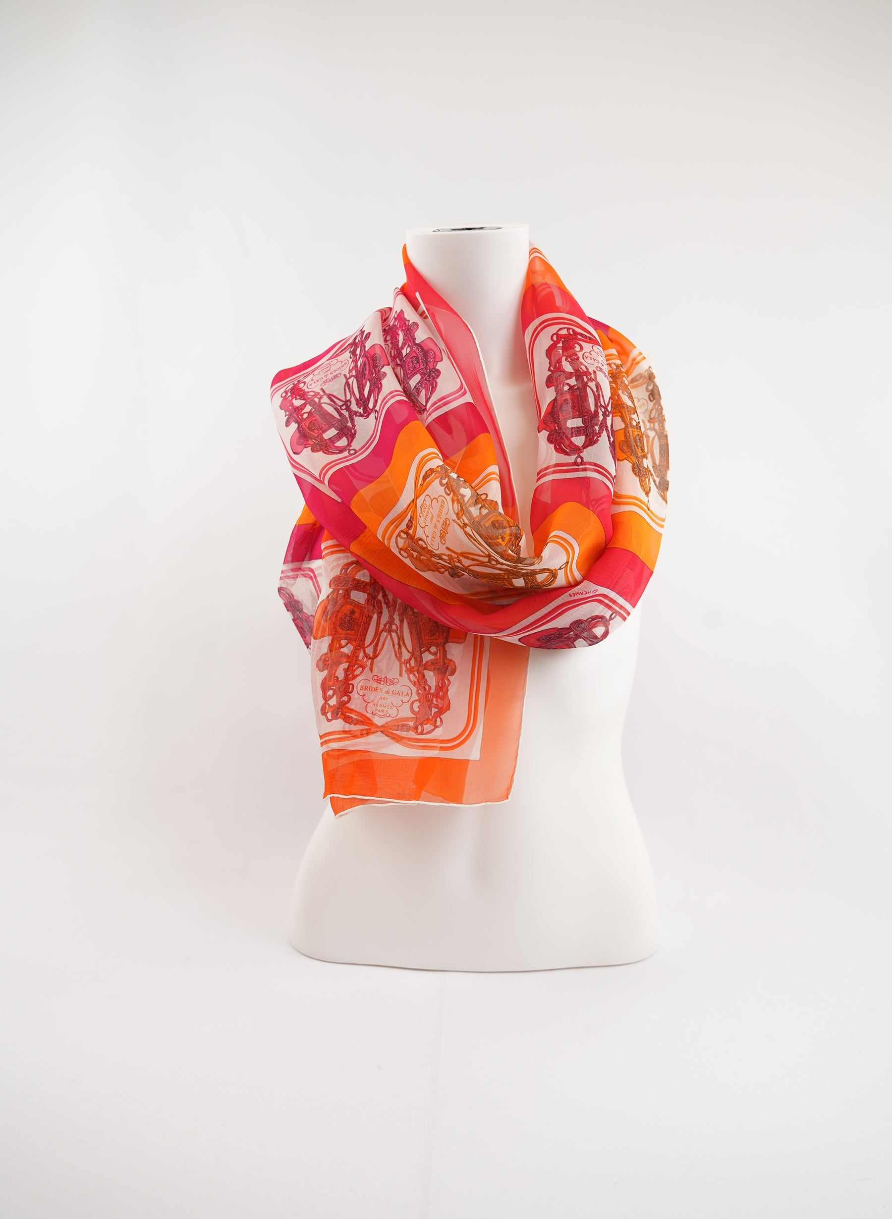 Foulard Hermès en soie imprimée Brides de Gala