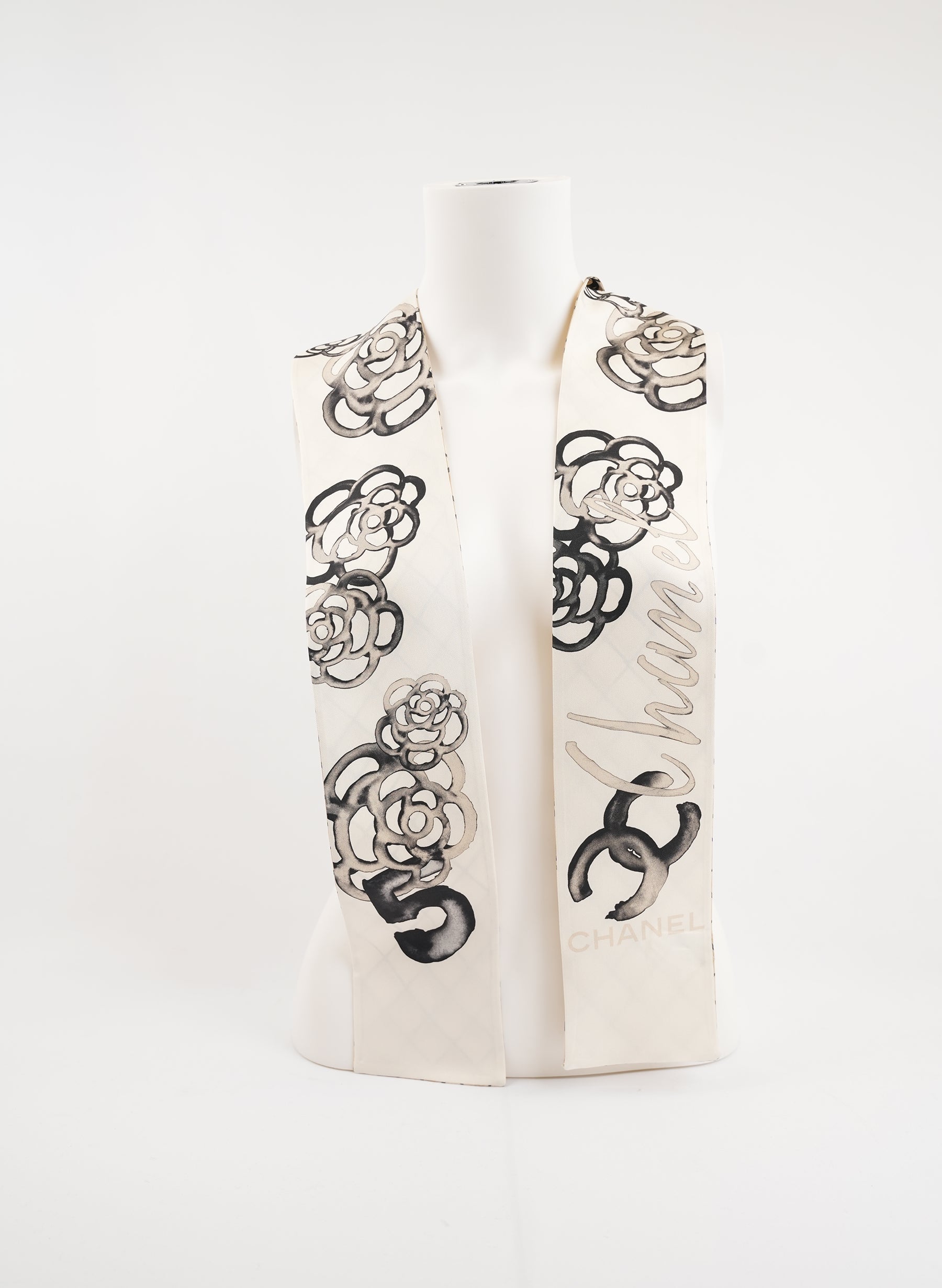 Foulard en soie imprimé du logo CC Chanel