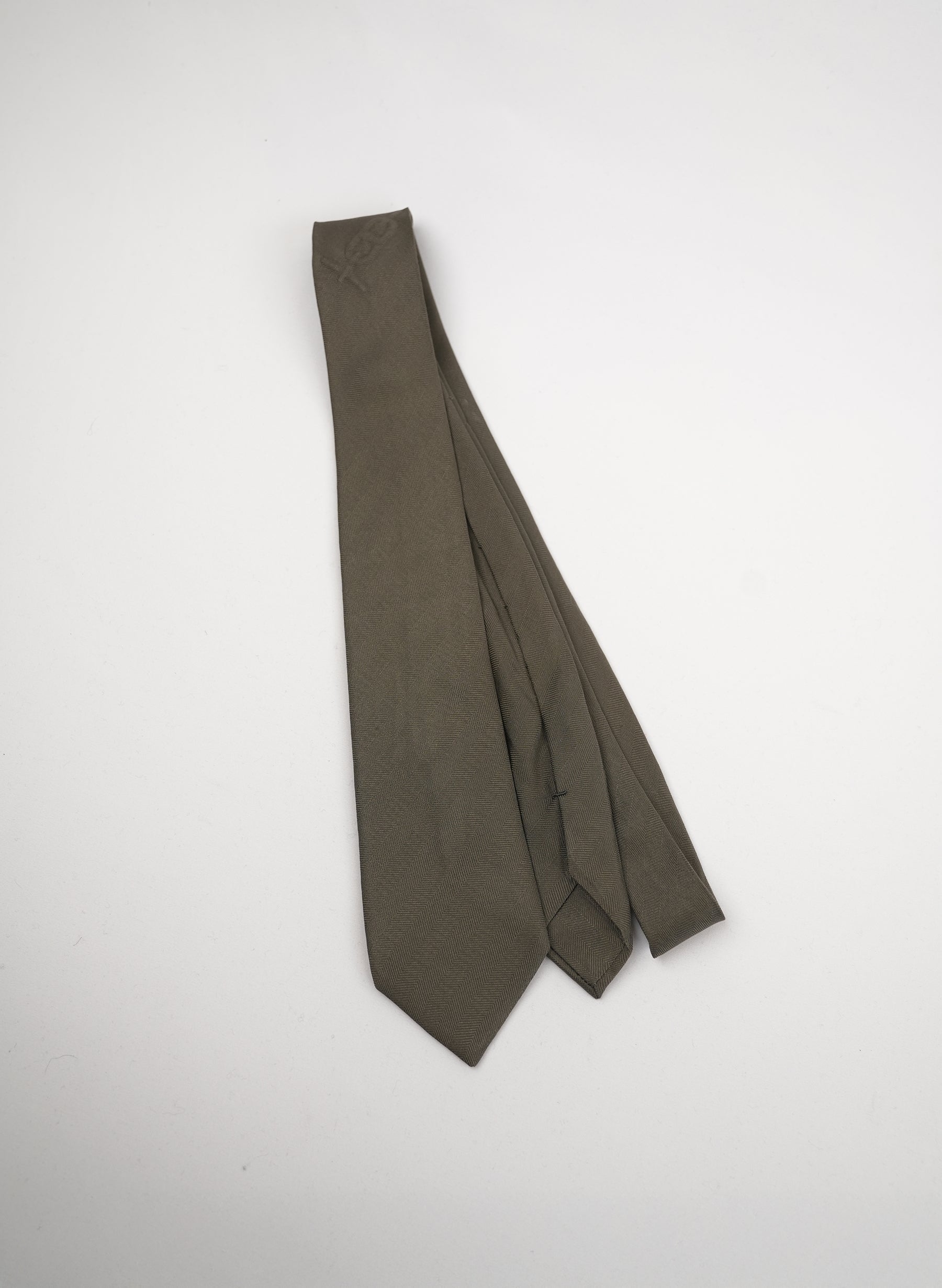 Cravate en soie olive Hermès