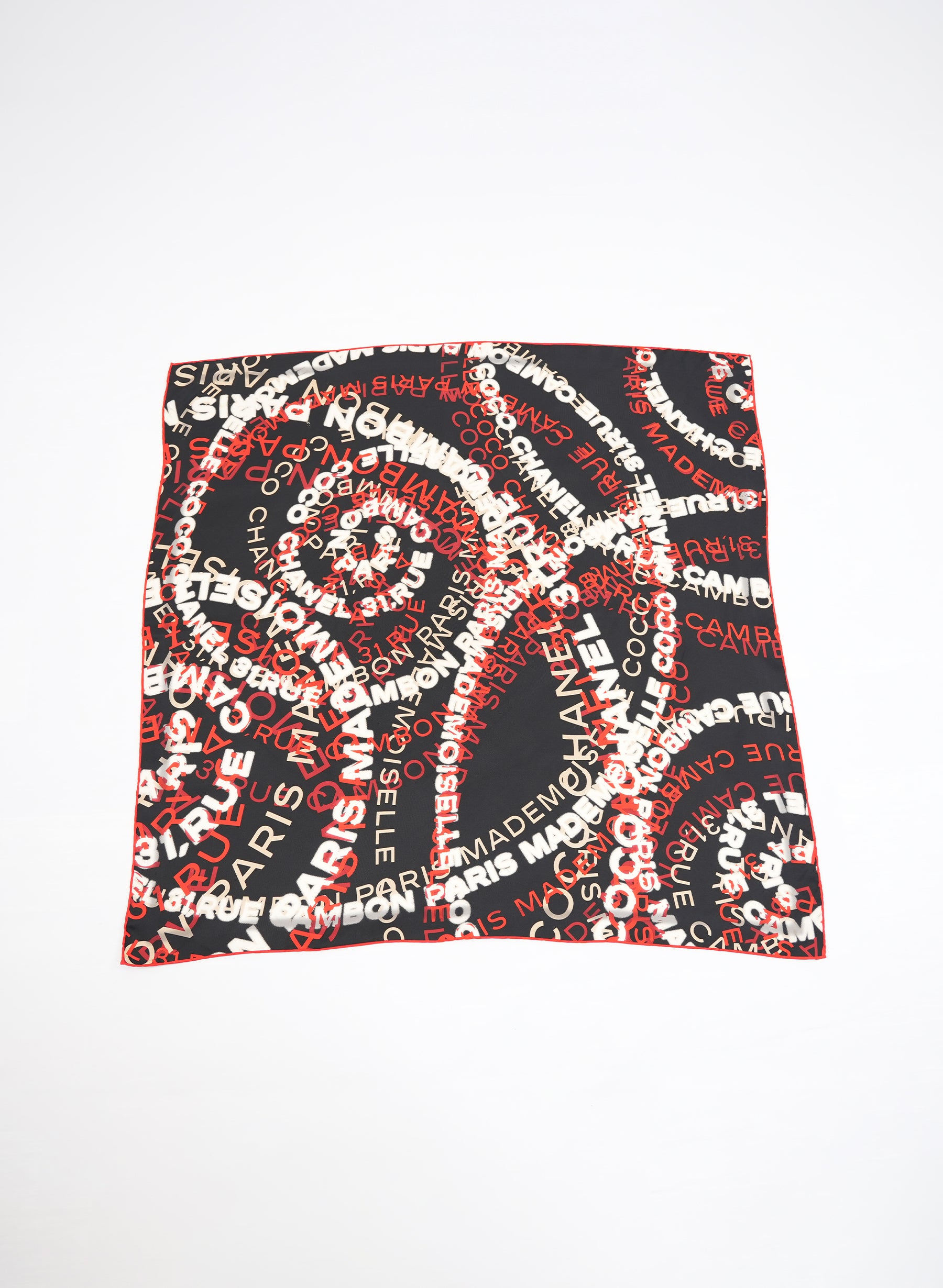 Écharpe Chanel en soie imprimée