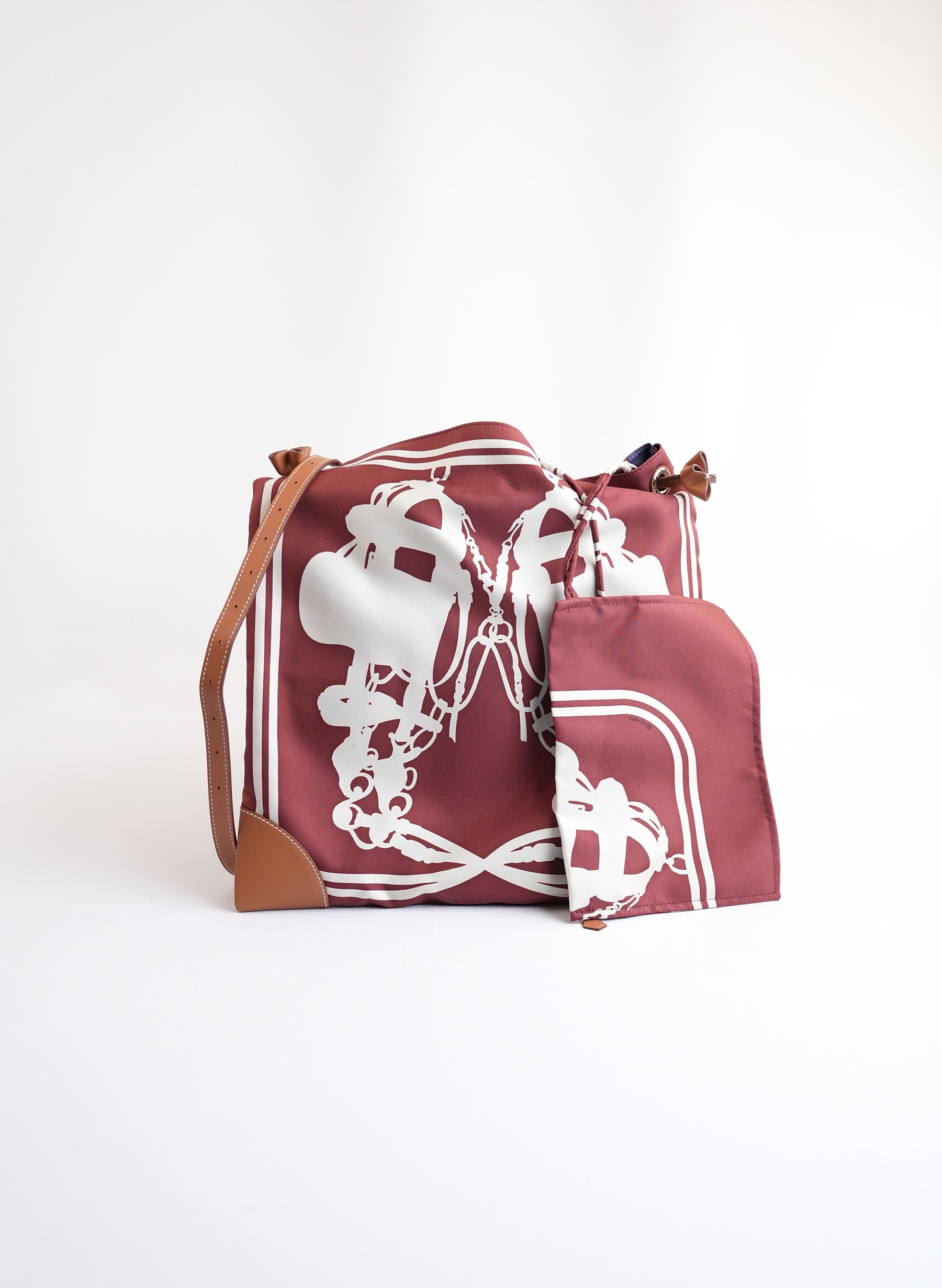 Hermès Silkycity 33 Printed Silk Crossbody With Leather Trim