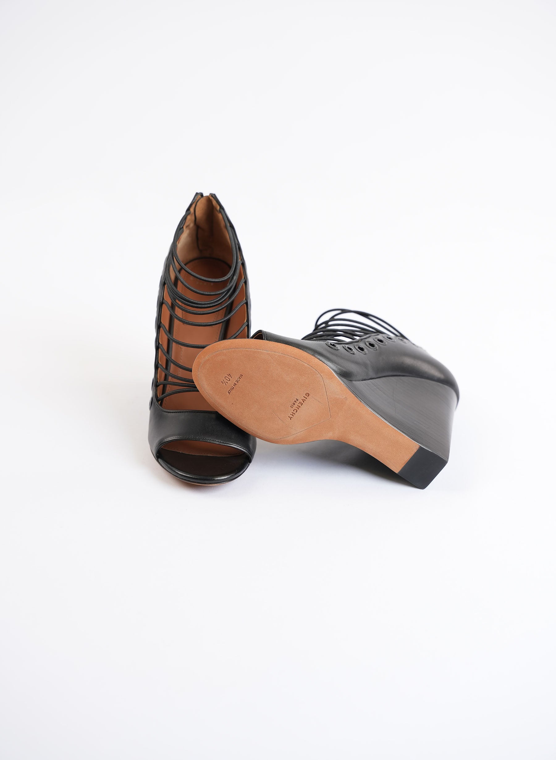 Sandales compensées à brides en cuir noir Givenchy