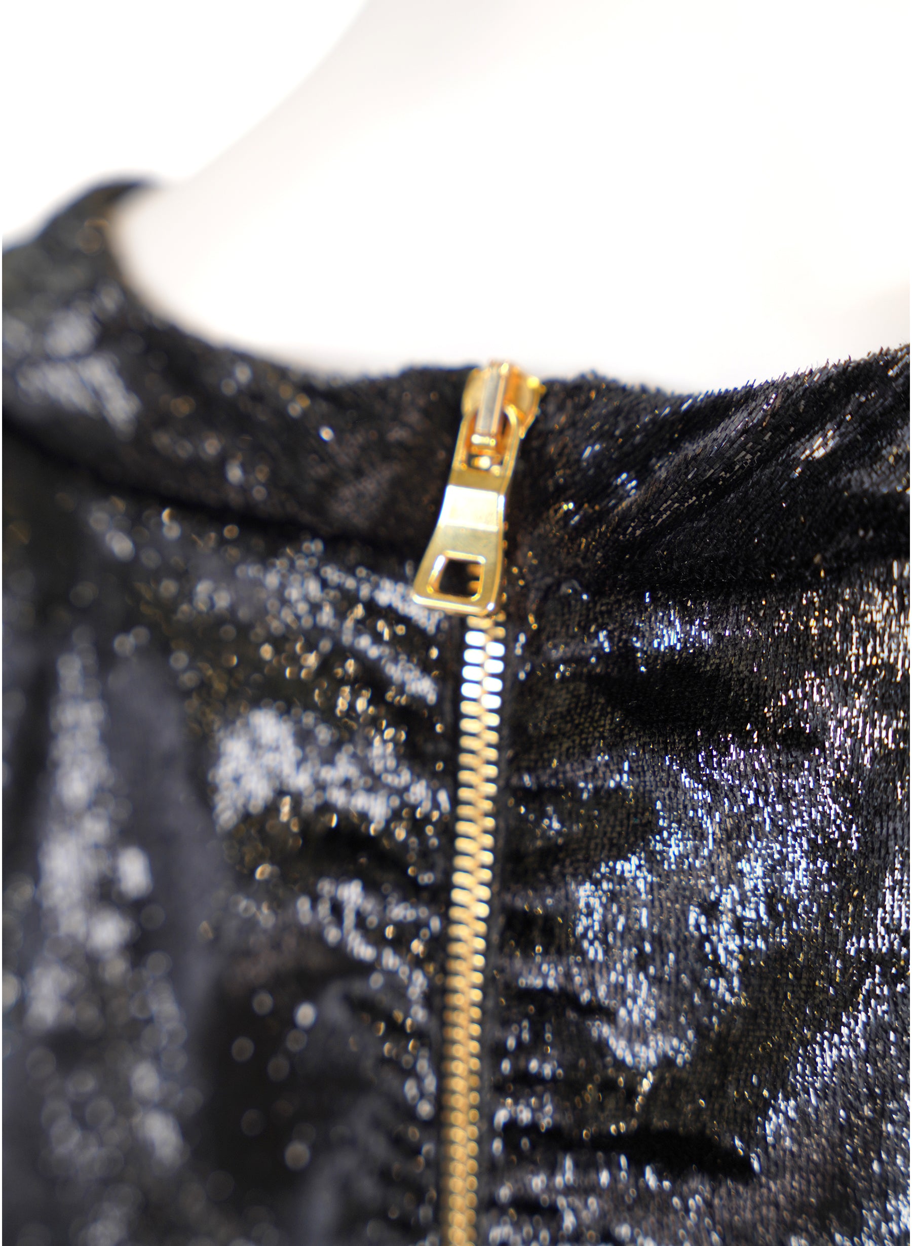 Robe courte Balmain en velours à manches longues et col en V