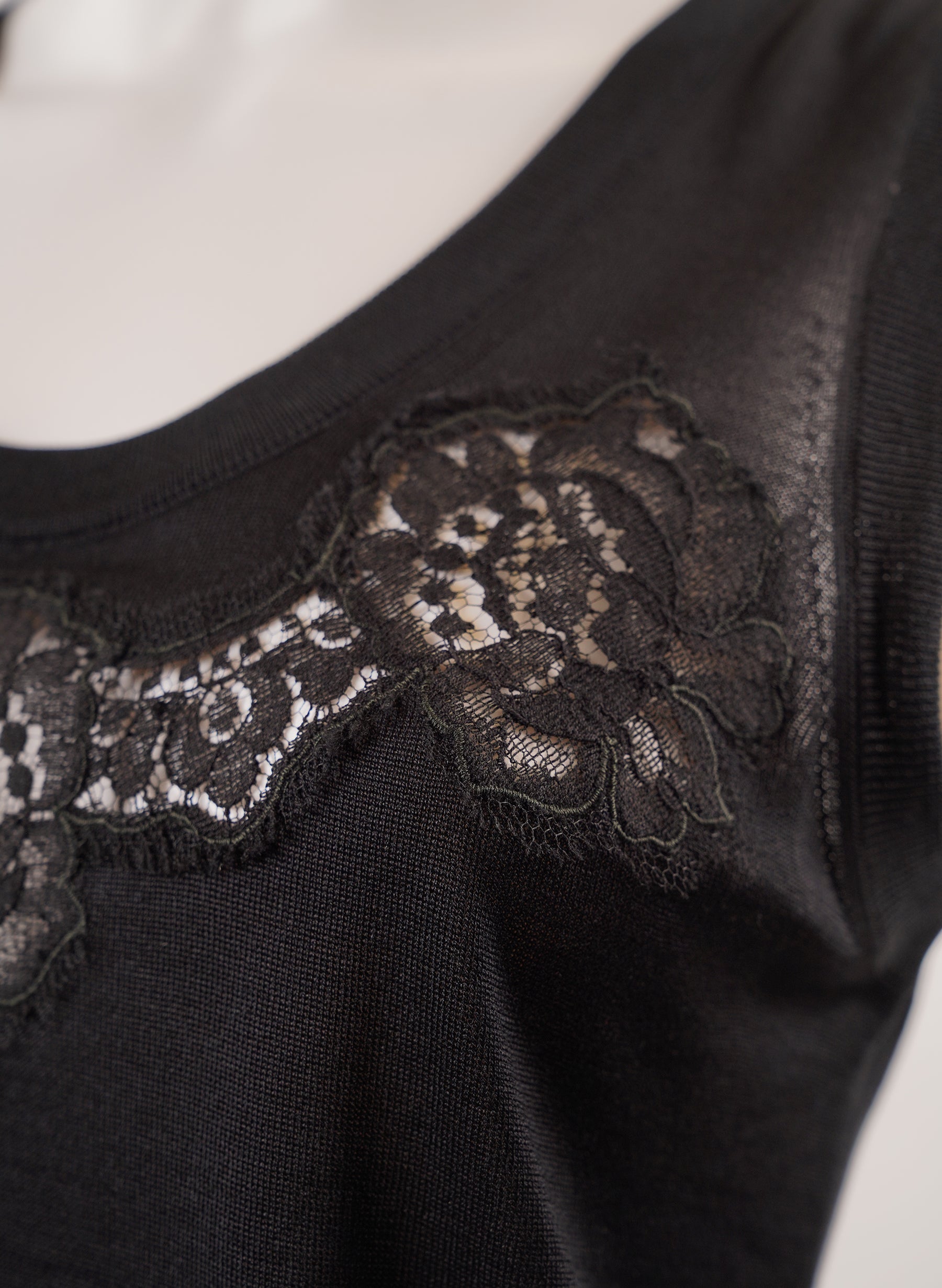 Dolce & Gabbana Sleeveless Lace-Trimmed Silk Blouse