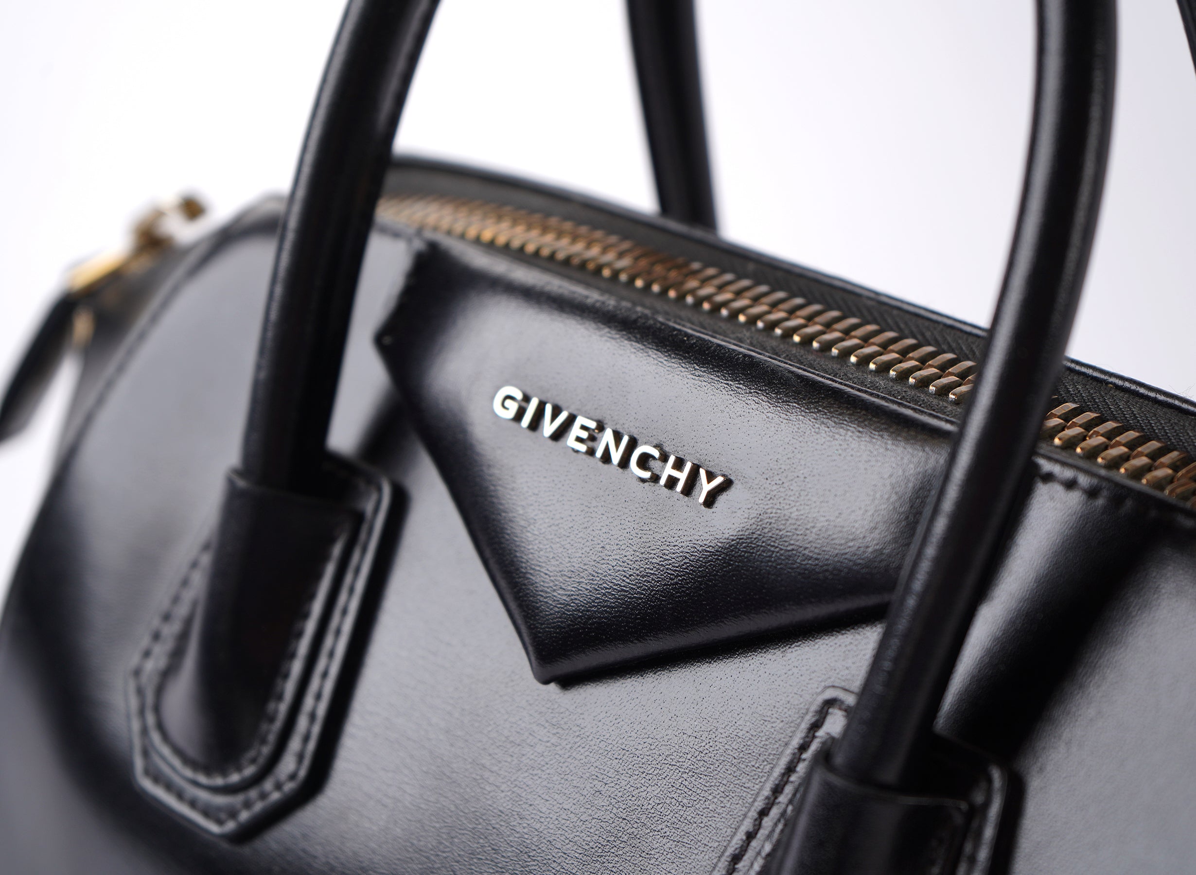 Sac Givenchy Antigona moyen en cuir de veau Shiny Lord