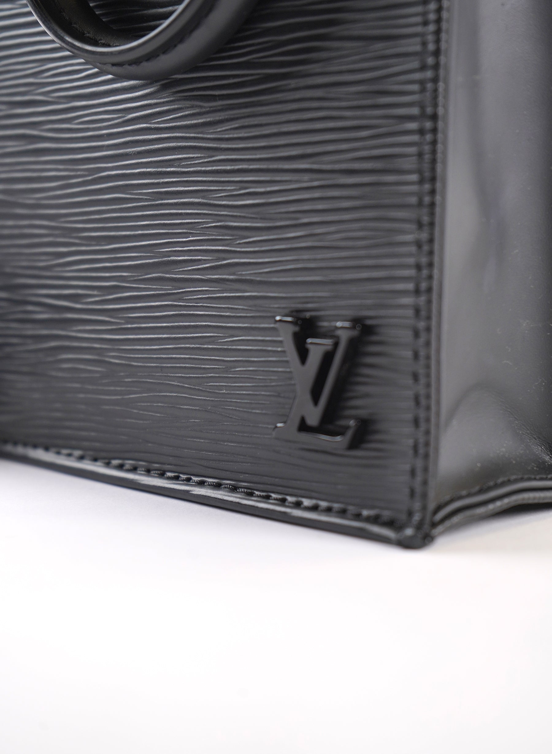 Sac Louis Vuitton Petit Sac Plat en cuir Epi