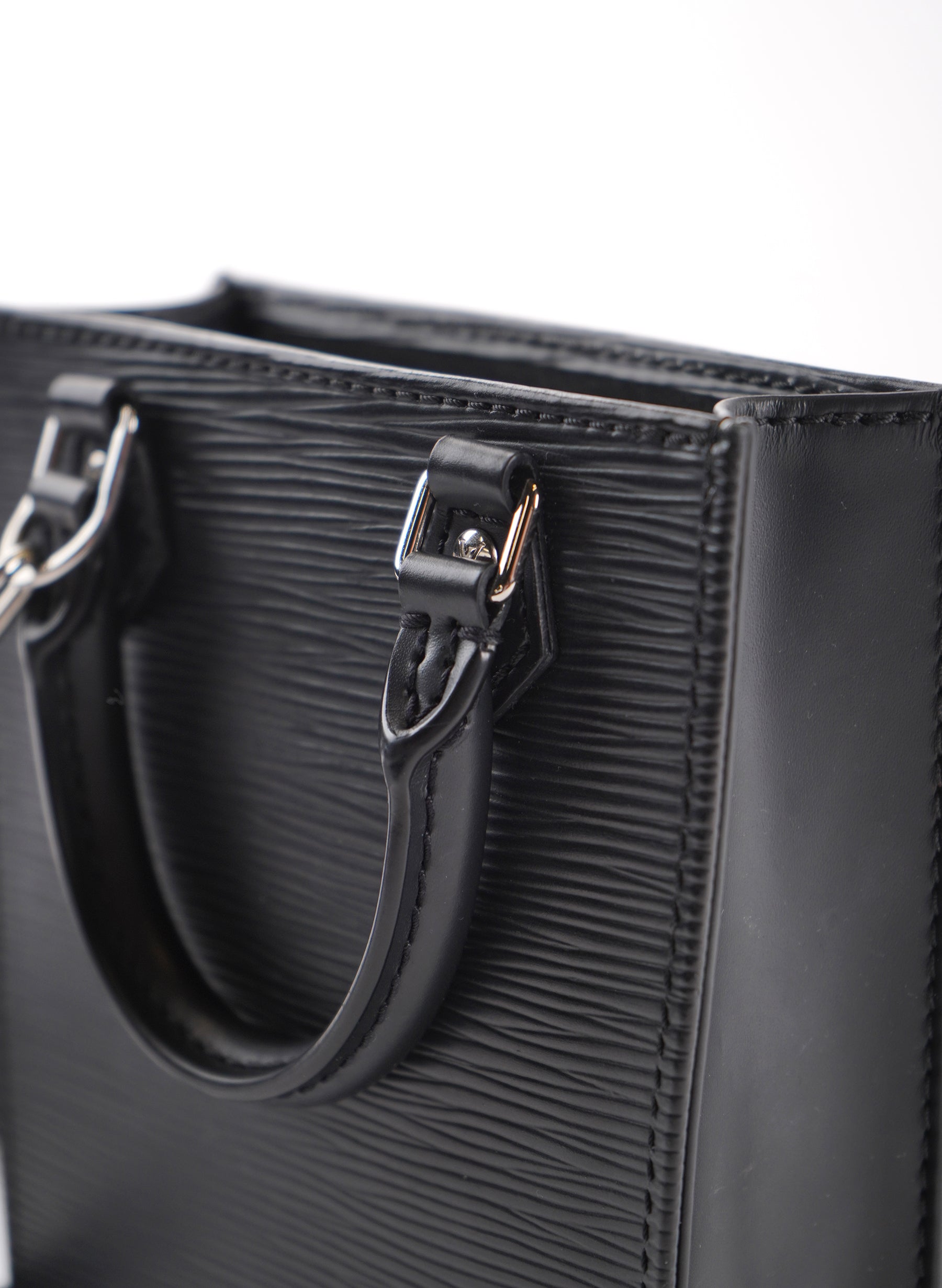 Sac Louis Vuitton Petit Sac Plat en cuir Epi