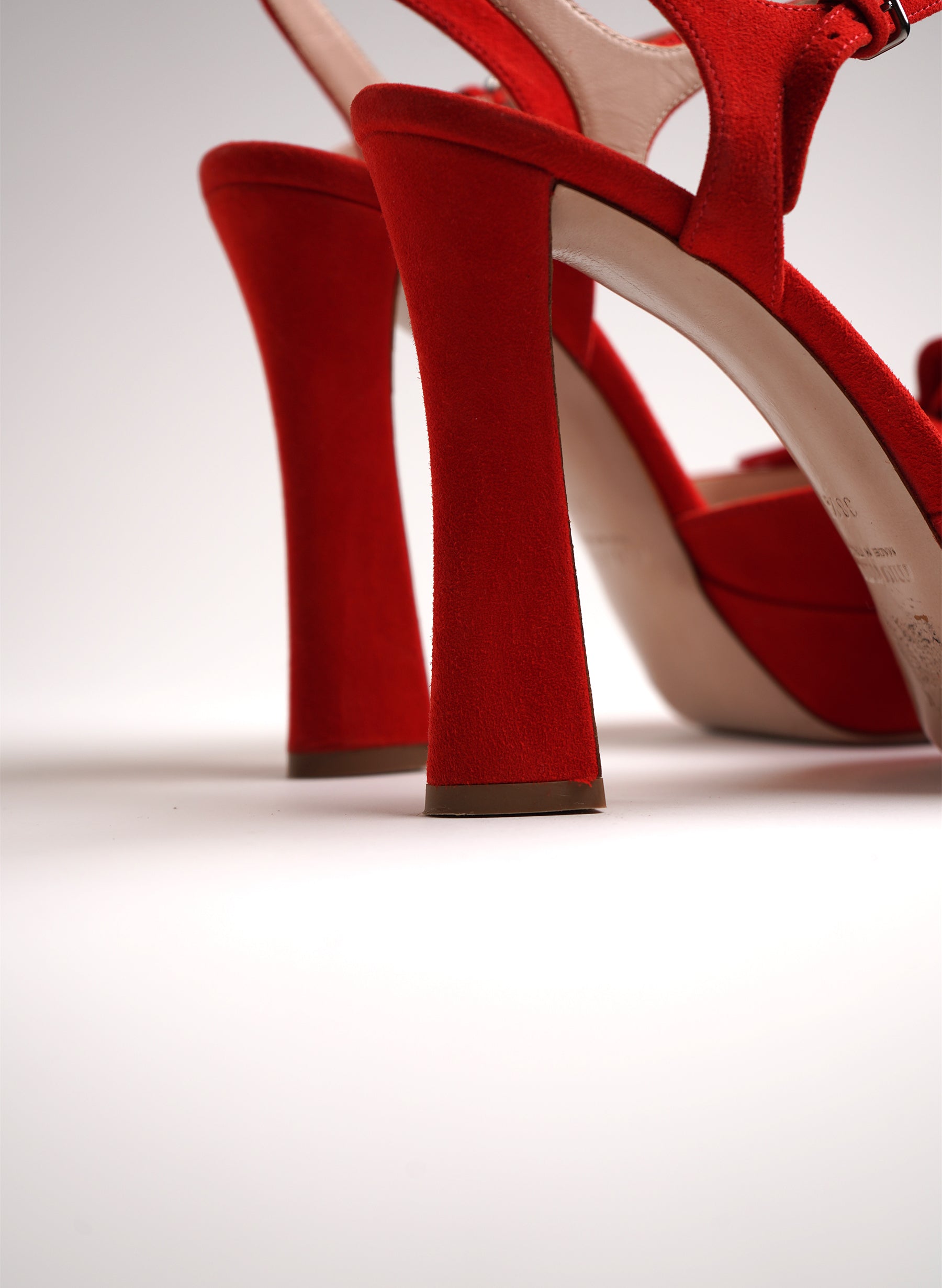 Sandales Miu Miu en daim à nœud et bout ouvert, plateforme et bride arrière