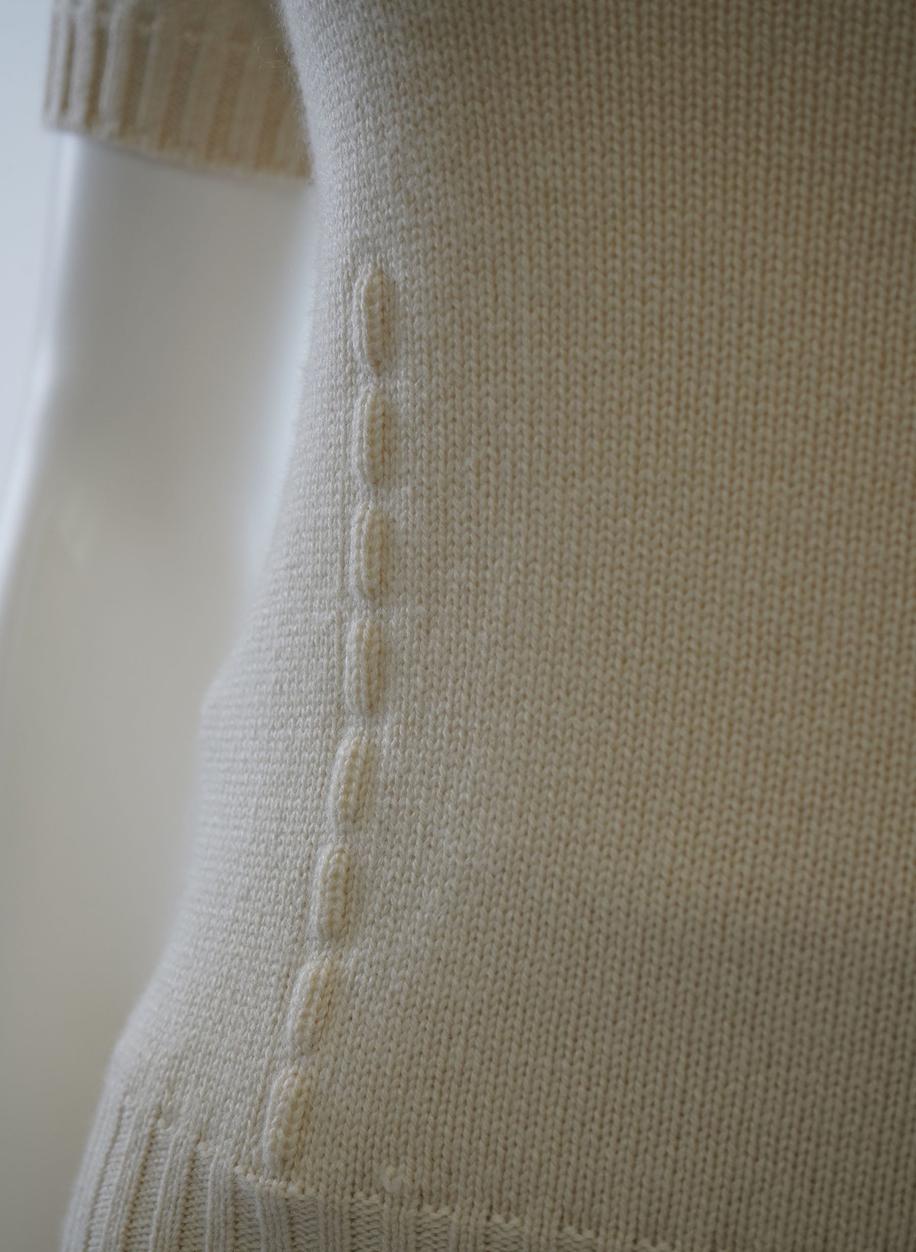 Ensemble Fendi en cachemire, pull à manches courtes et jupe