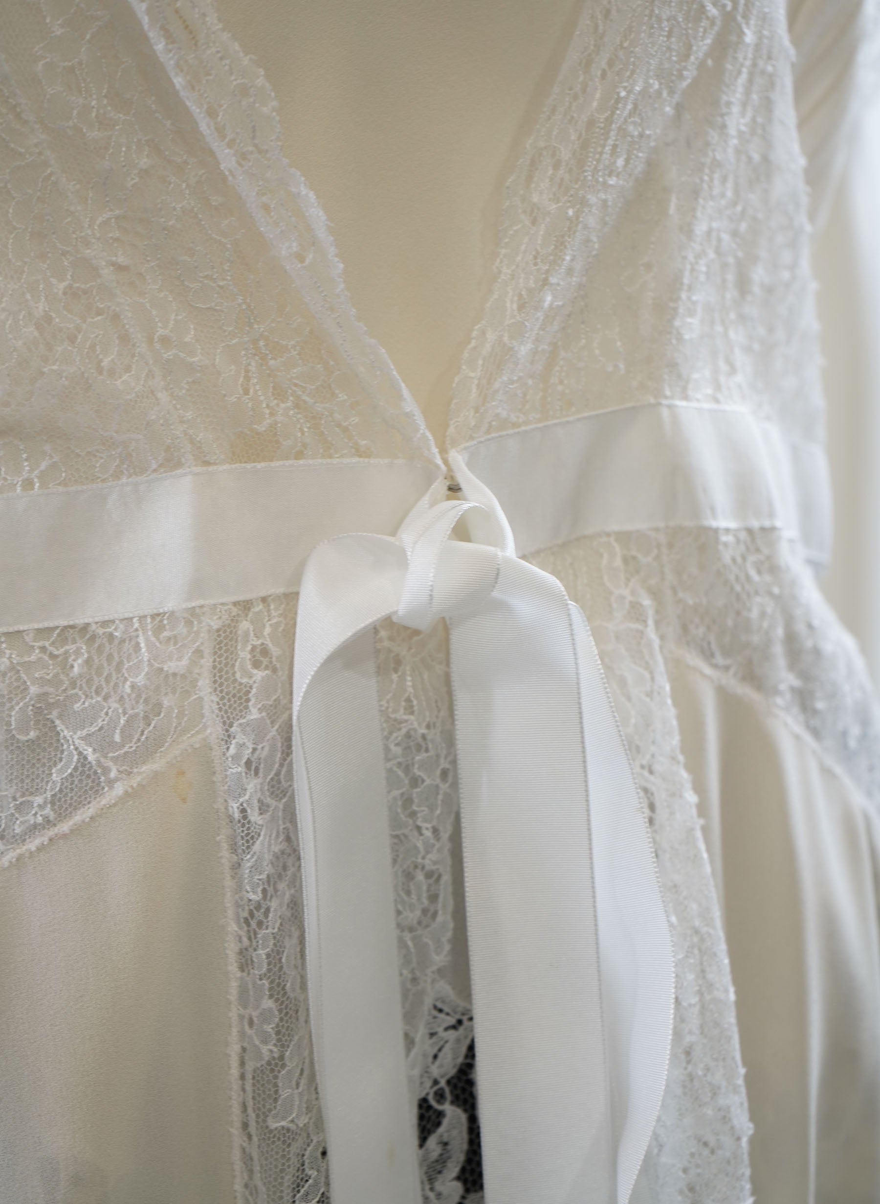 Défilé Givenchy Printemps/Été 2016 - Gilet et chemisier de mariée en dentelle