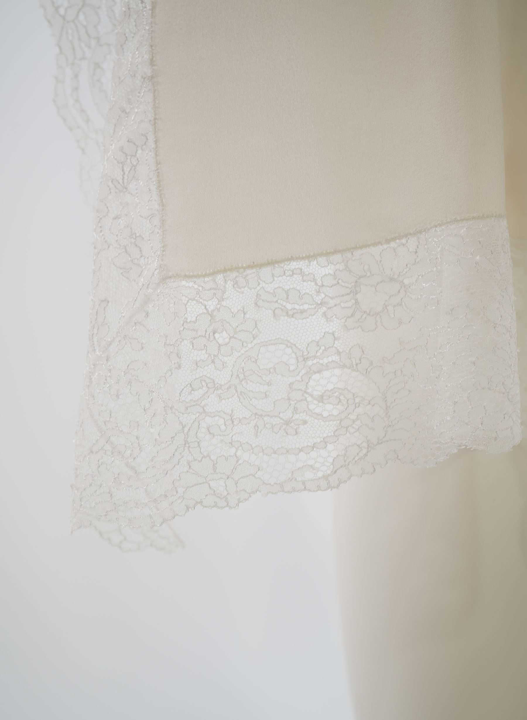 Défilé Givenchy Printemps/Été 2016 - Gilet et chemisier de mariée en dentelle