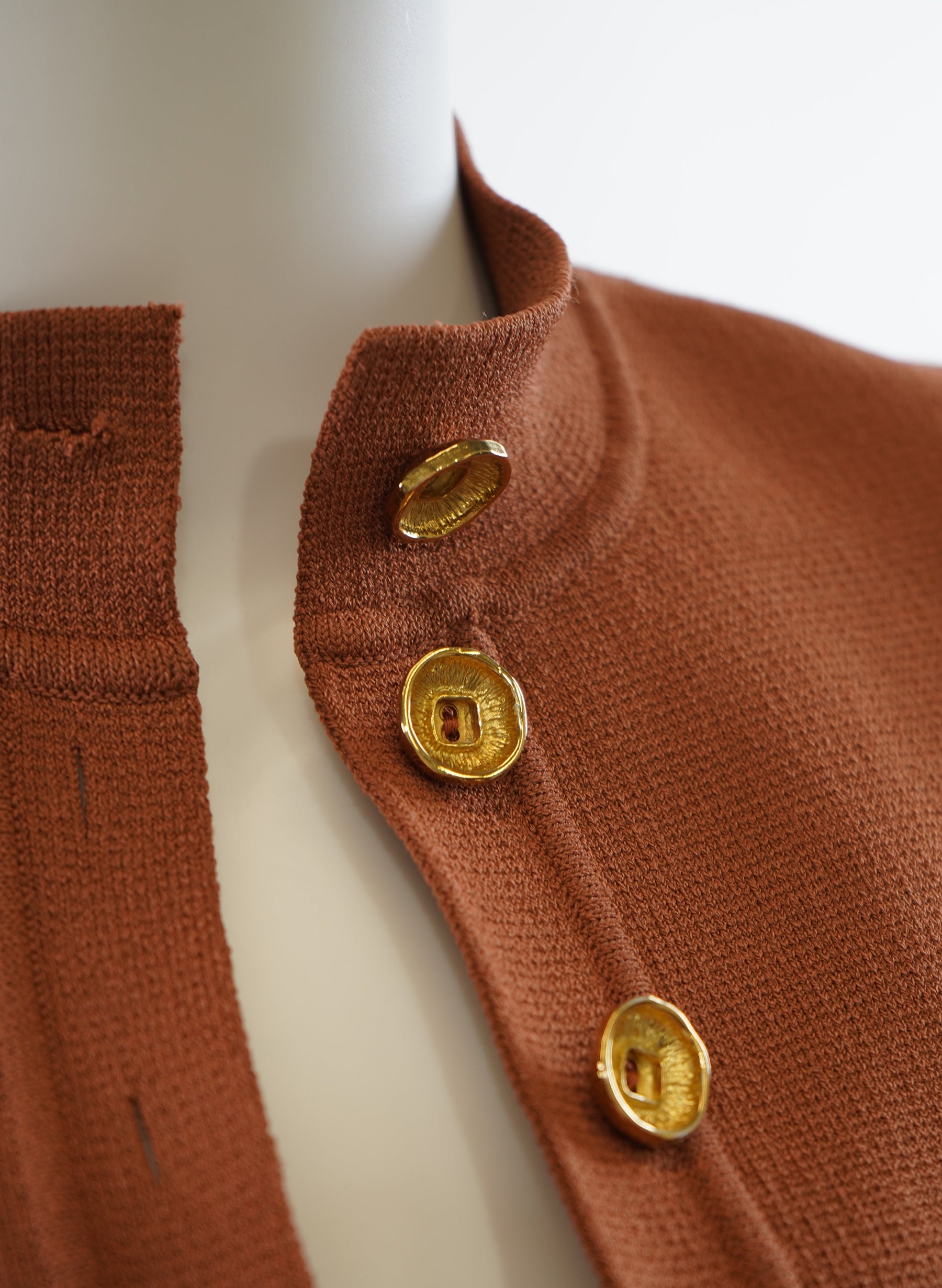 Robe courte boutonnée en crêpe Scanlan Theodore