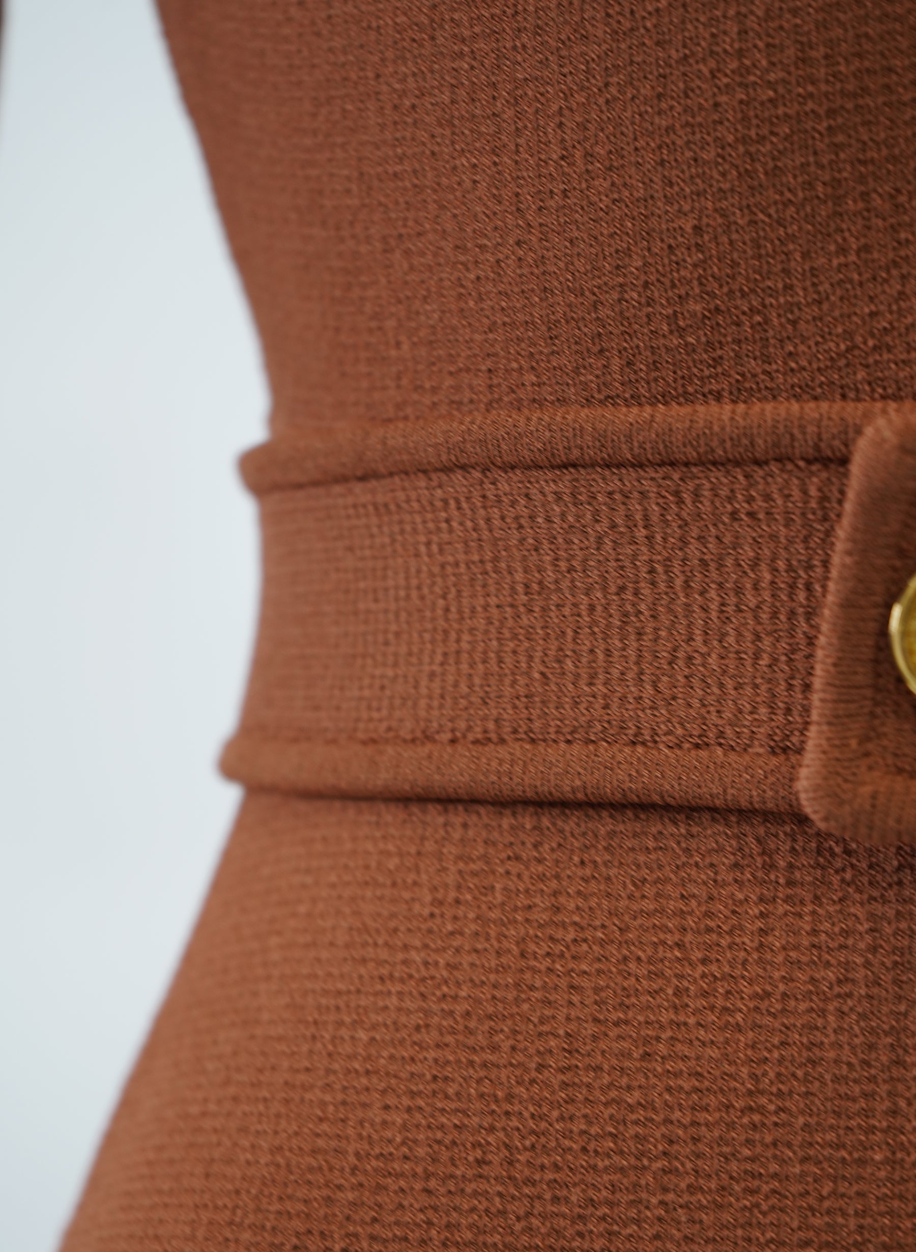 Robe courte boutonnée en crêpe Scanlan Theodore