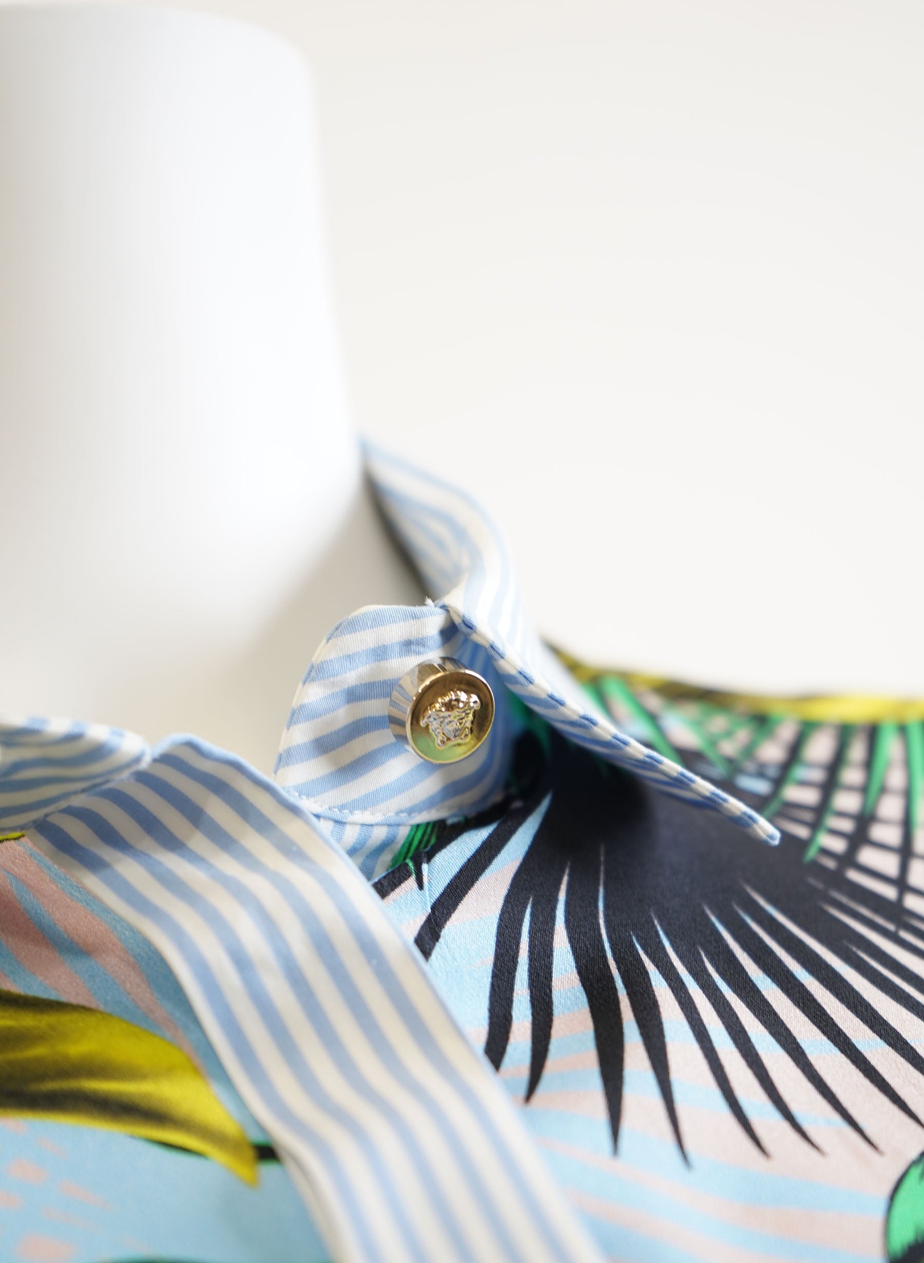 Robe-chemise en soie imprimée Versace