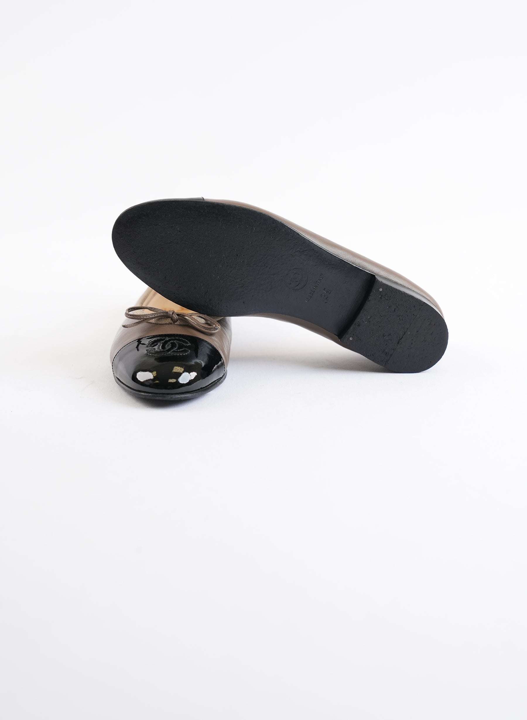 Chanel Interlocking CC Logo Leather Ballet Flats