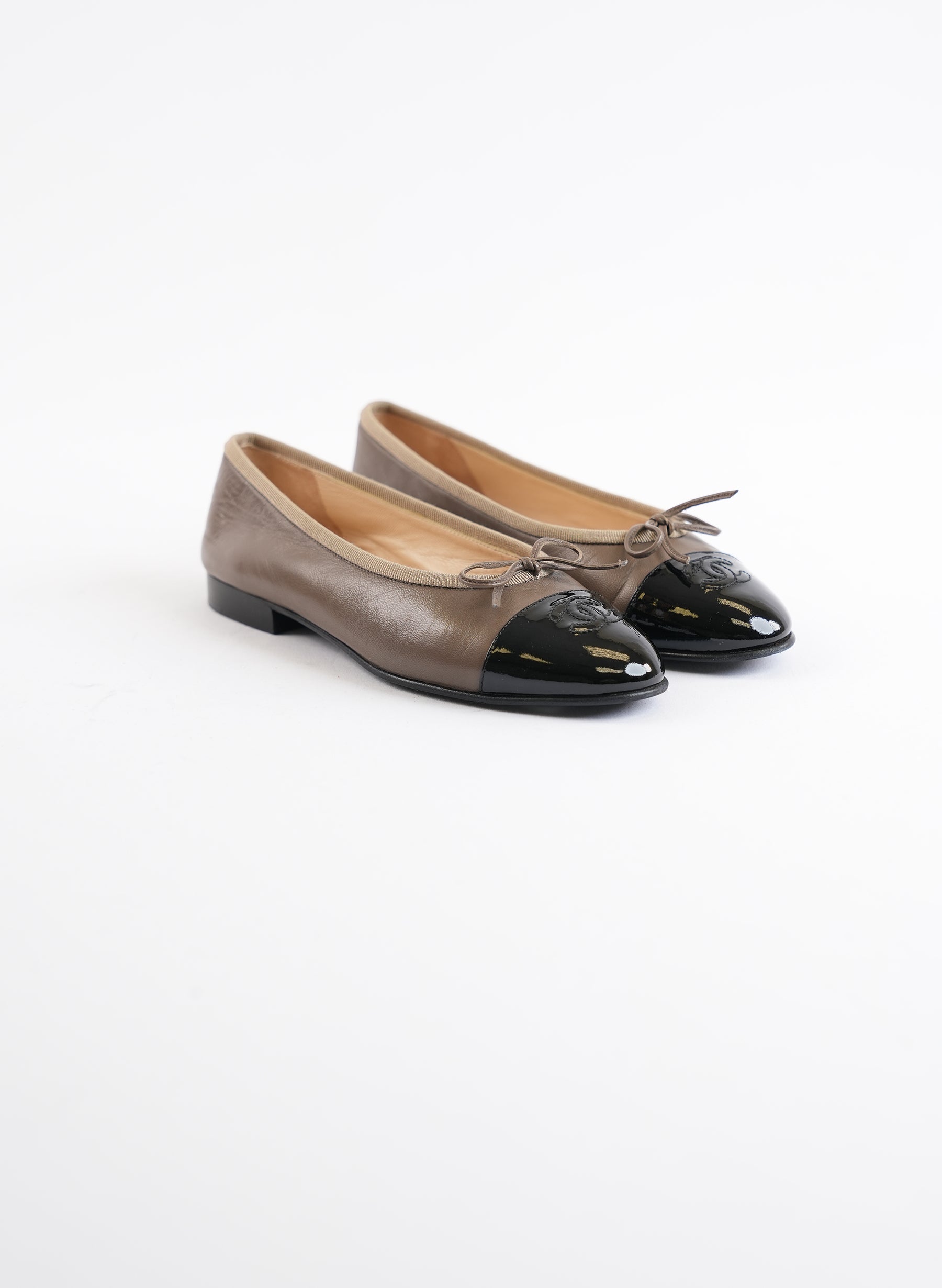 Chanel Interlocking CC Logo Leather Ballet Flats
