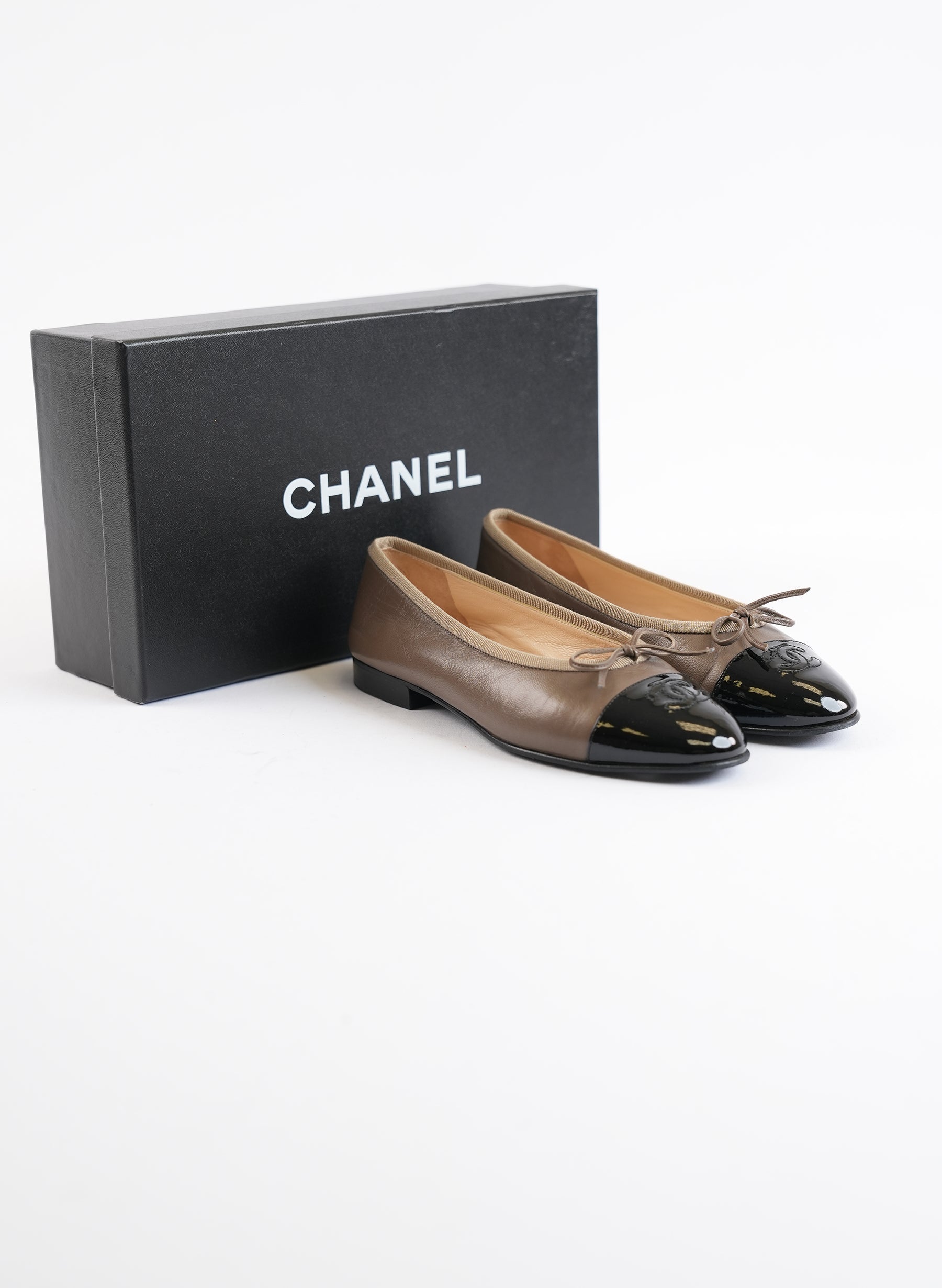Chanel Interlocking CC Logo Leather Ballet Flats