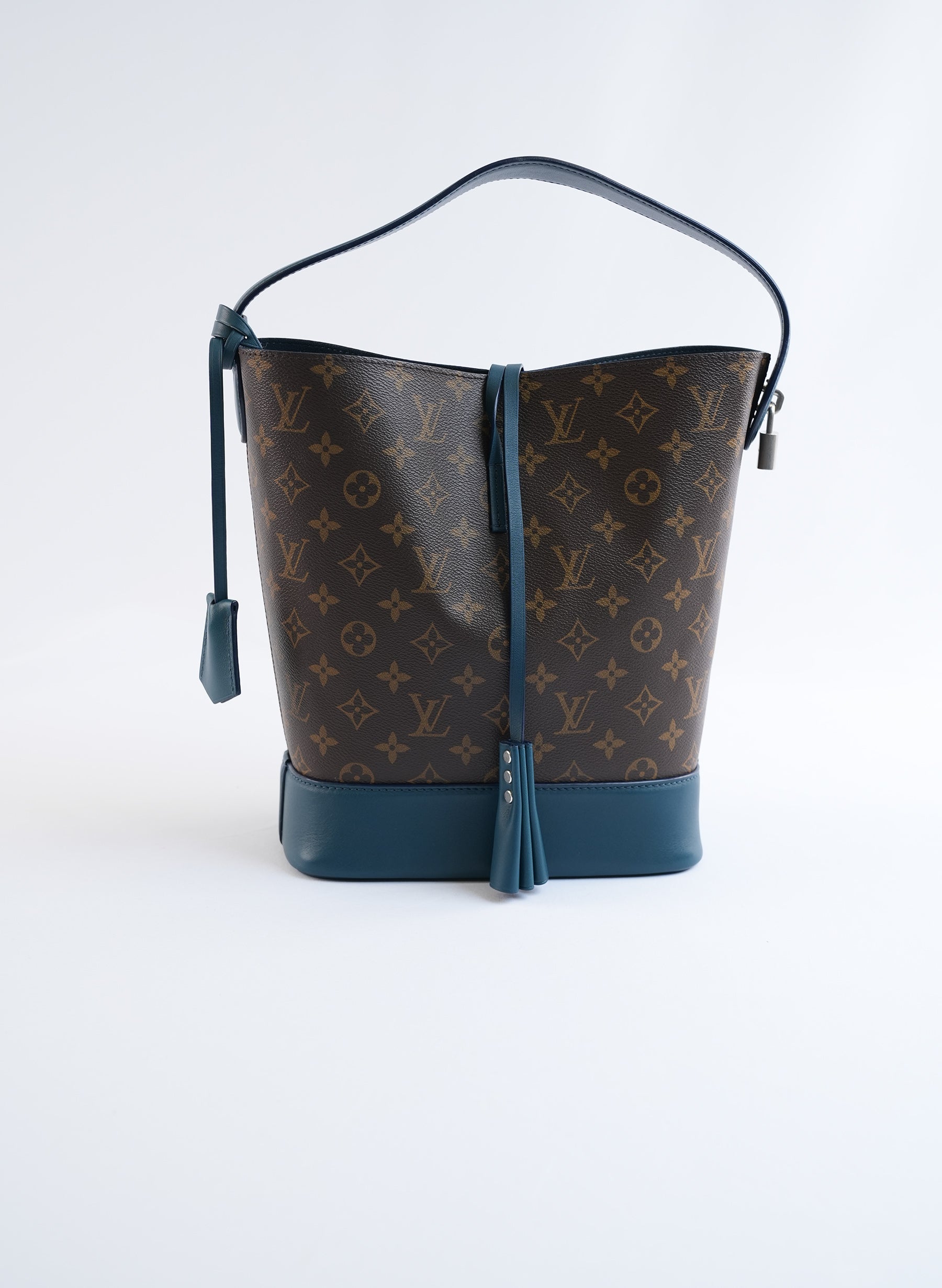 Louis Vuitton Idole Bucket Bag